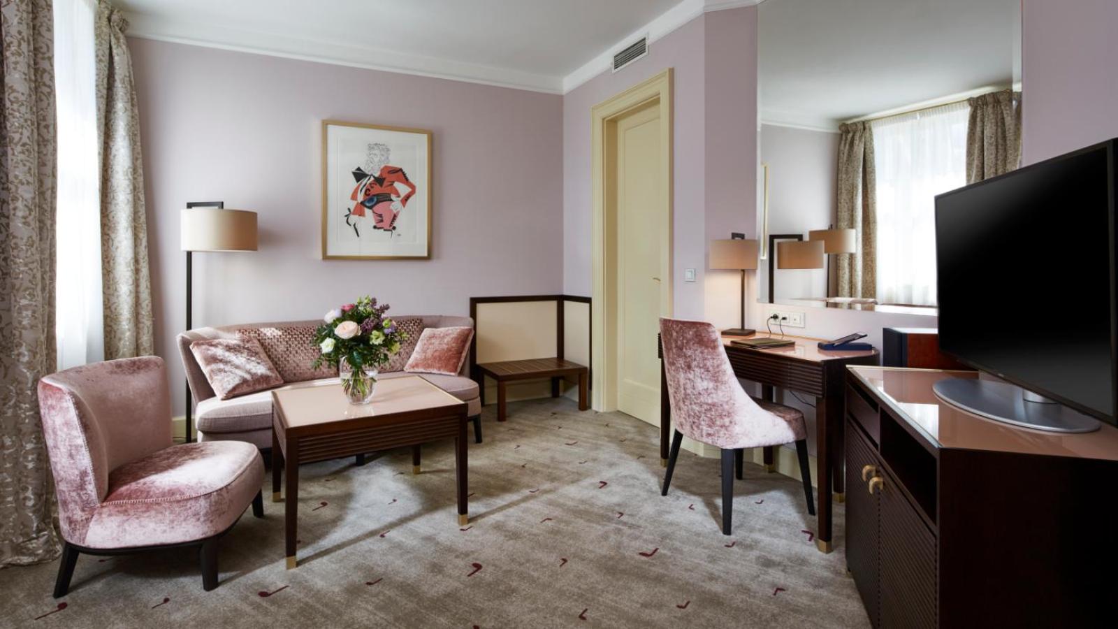 Deluxe King Room photo 1