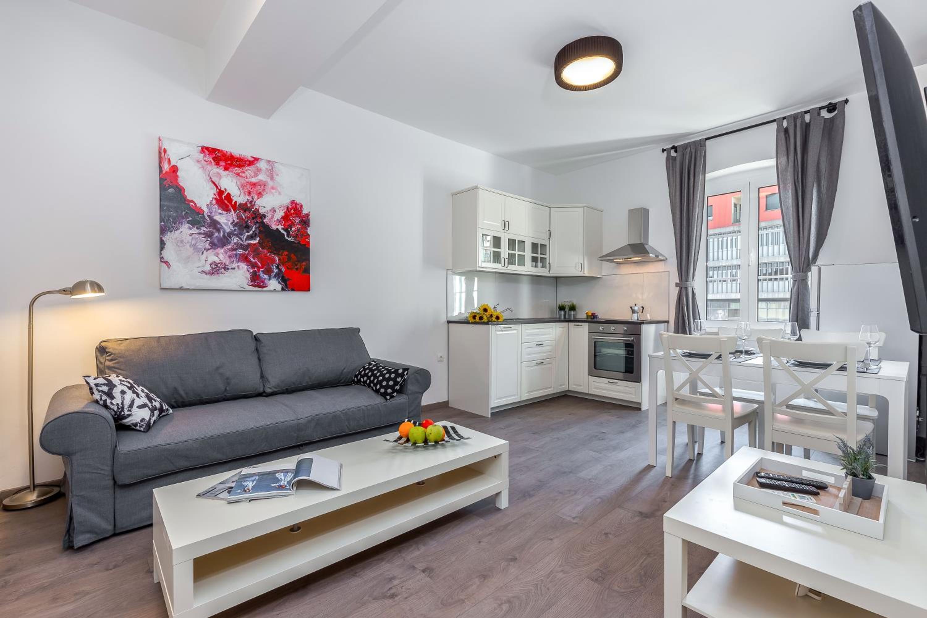 Apartment photo 1