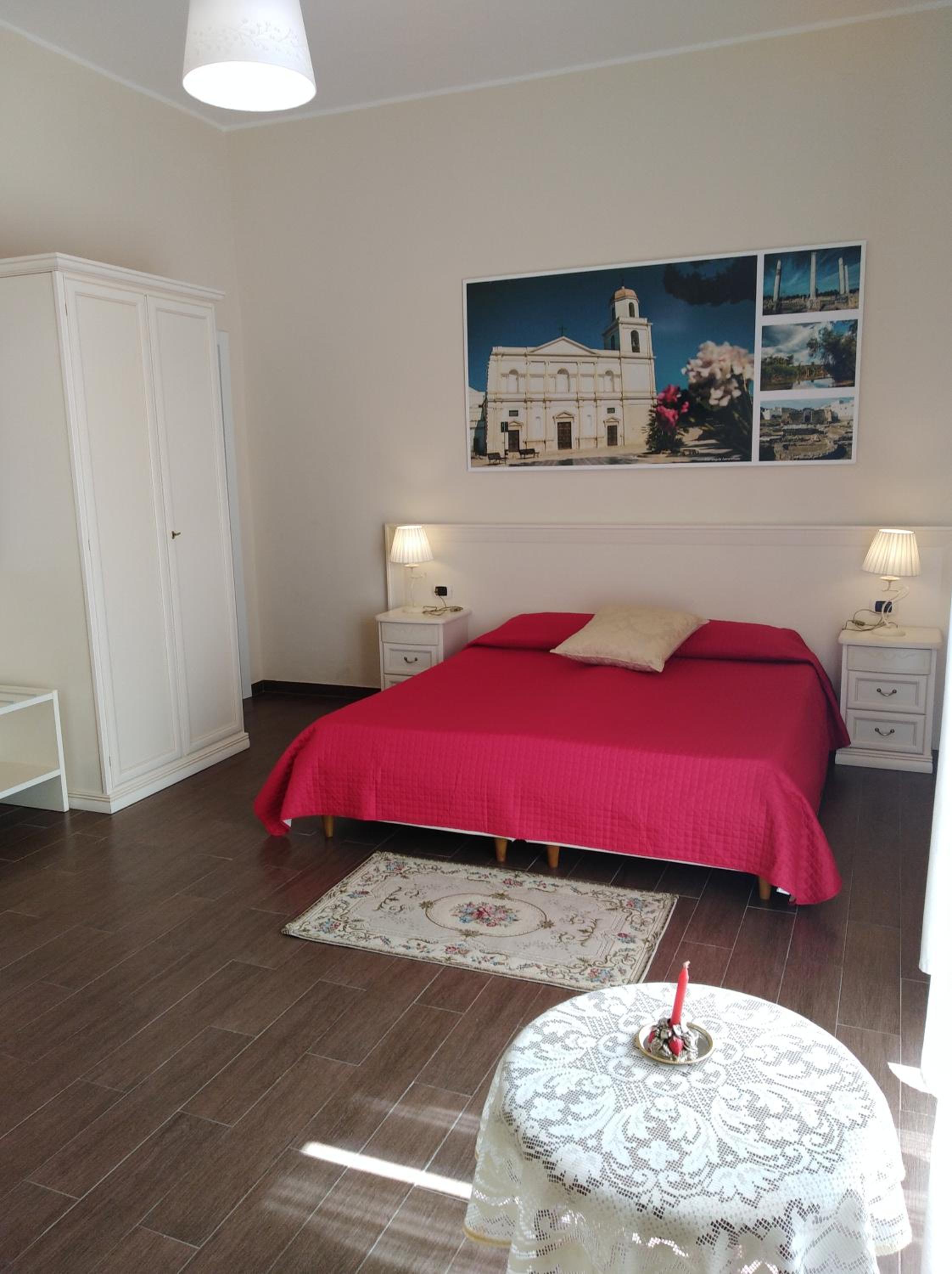 Quadruple Room with Private Bathroom - Photo 27