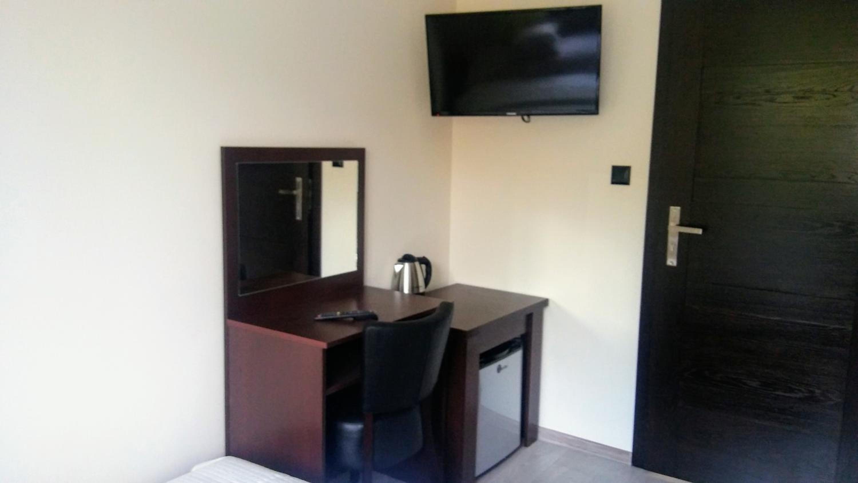 Deluxe Double Room with Balcony - Photo 13