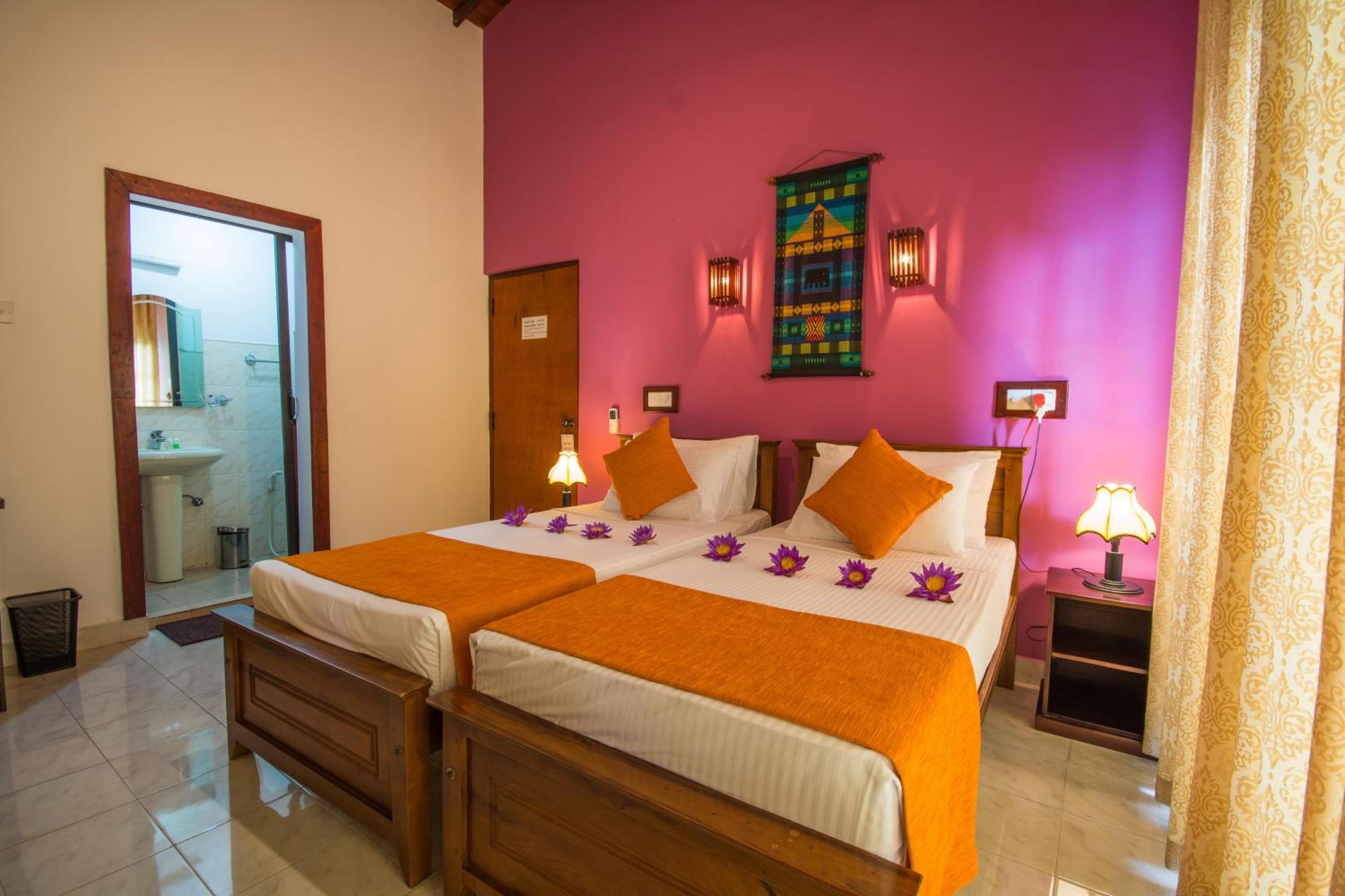 Double Room With Balcony - Photo 11