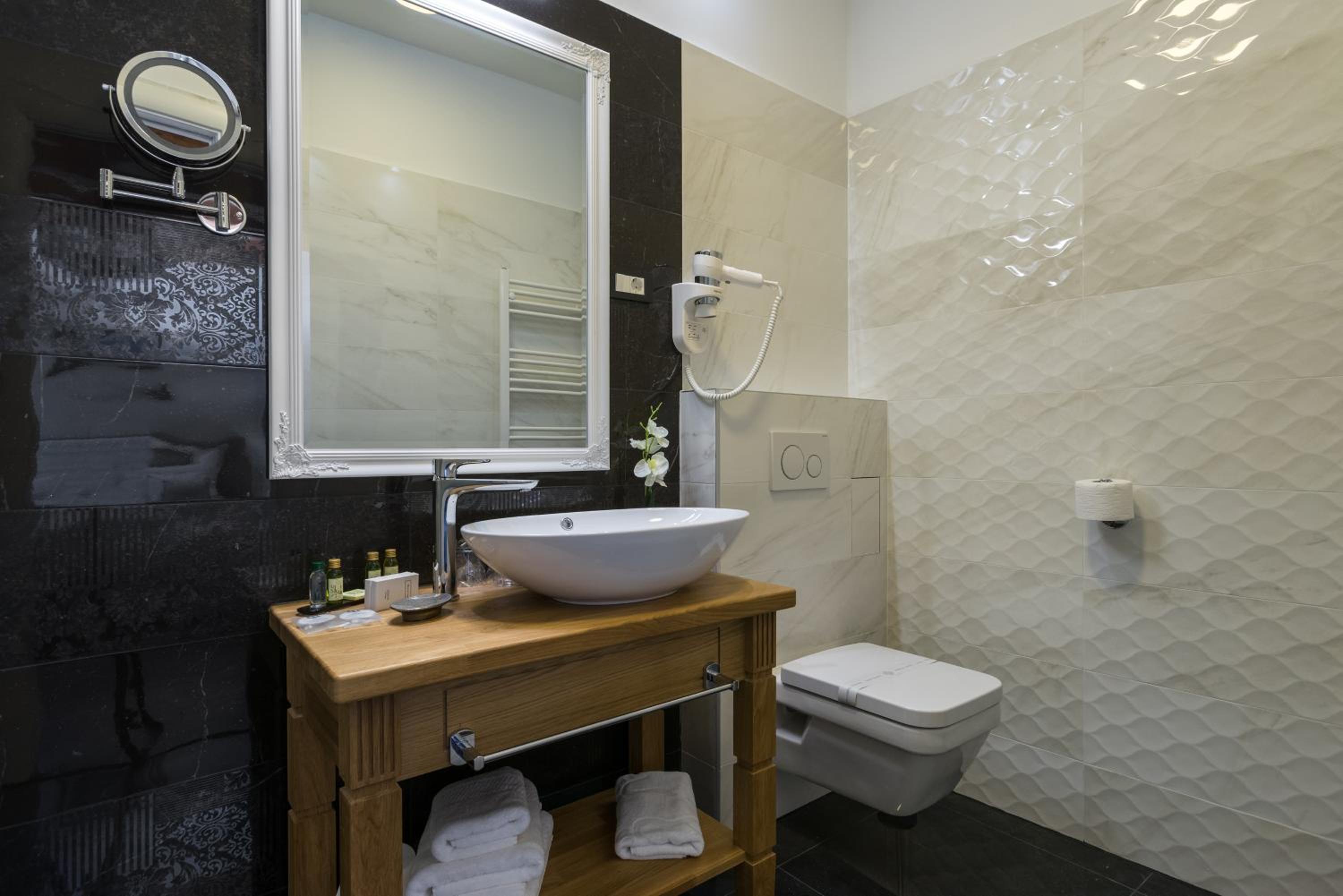 Superior King Room photo 2