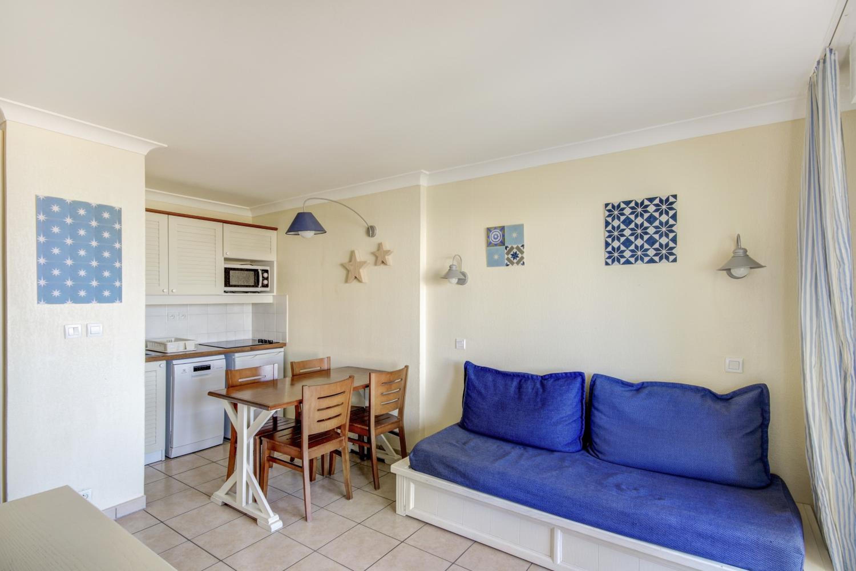 Select One-Bedroom Apartment (4 People) photo 2
