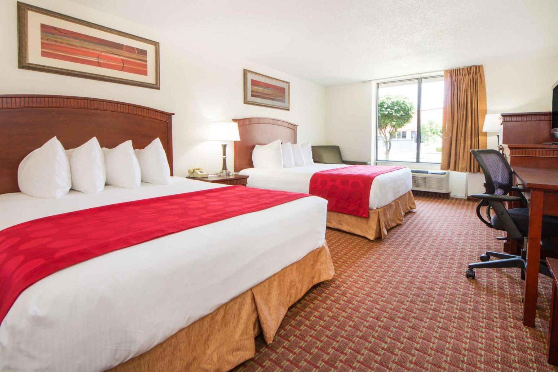 Queen Room with Two Queen Beds - Non-Smoking - Photo 1