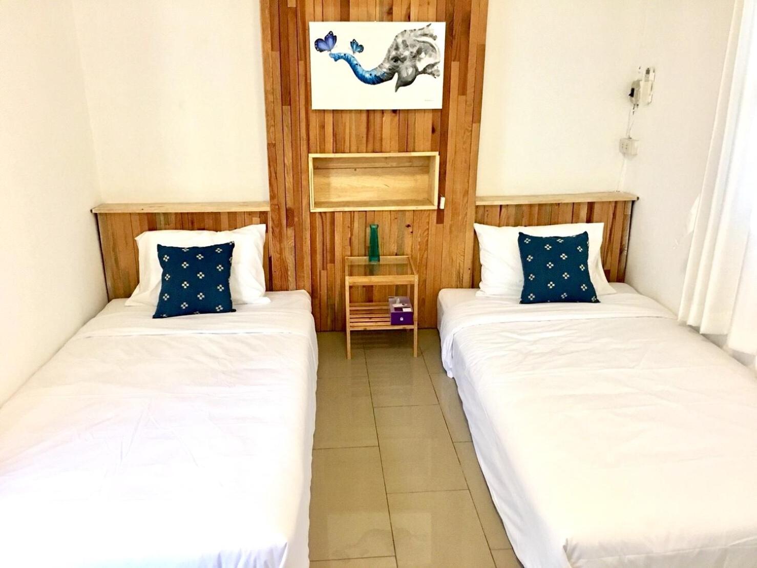 Standard Twin Room - Photo 4