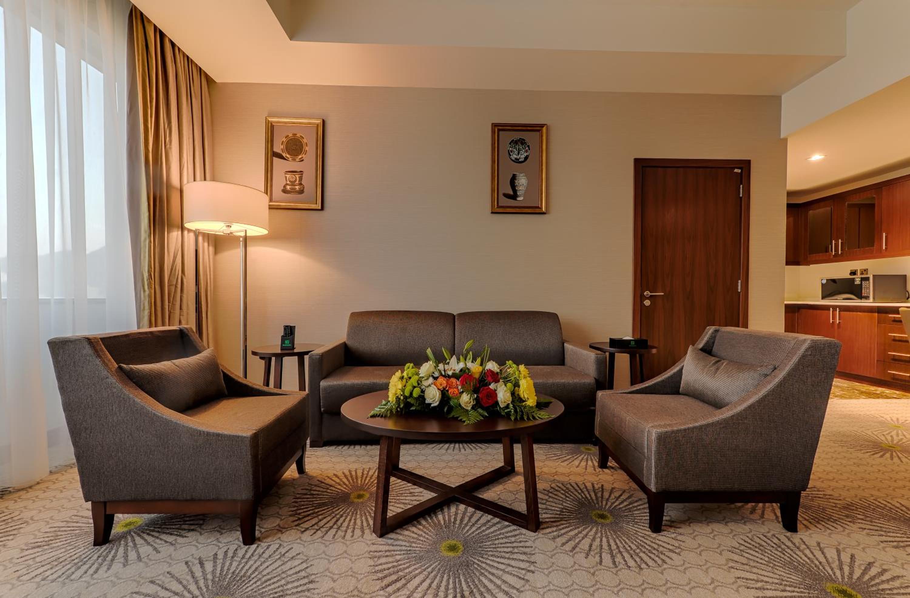 Ambassador Suite - Photo 4