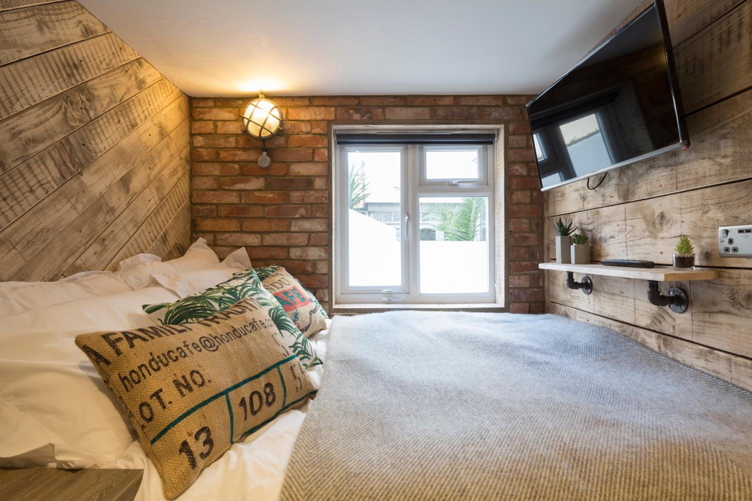 Small Double Room - Photo 5