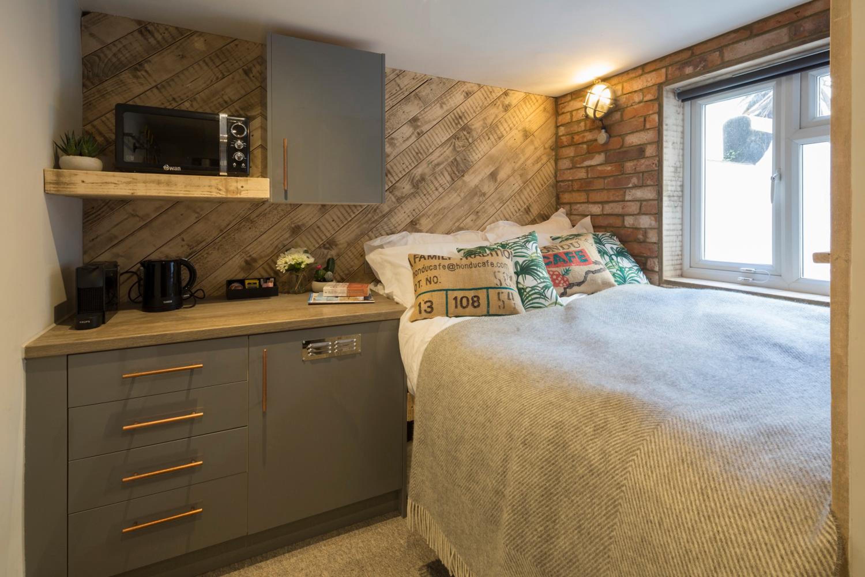 Small Double Room - Photo 1