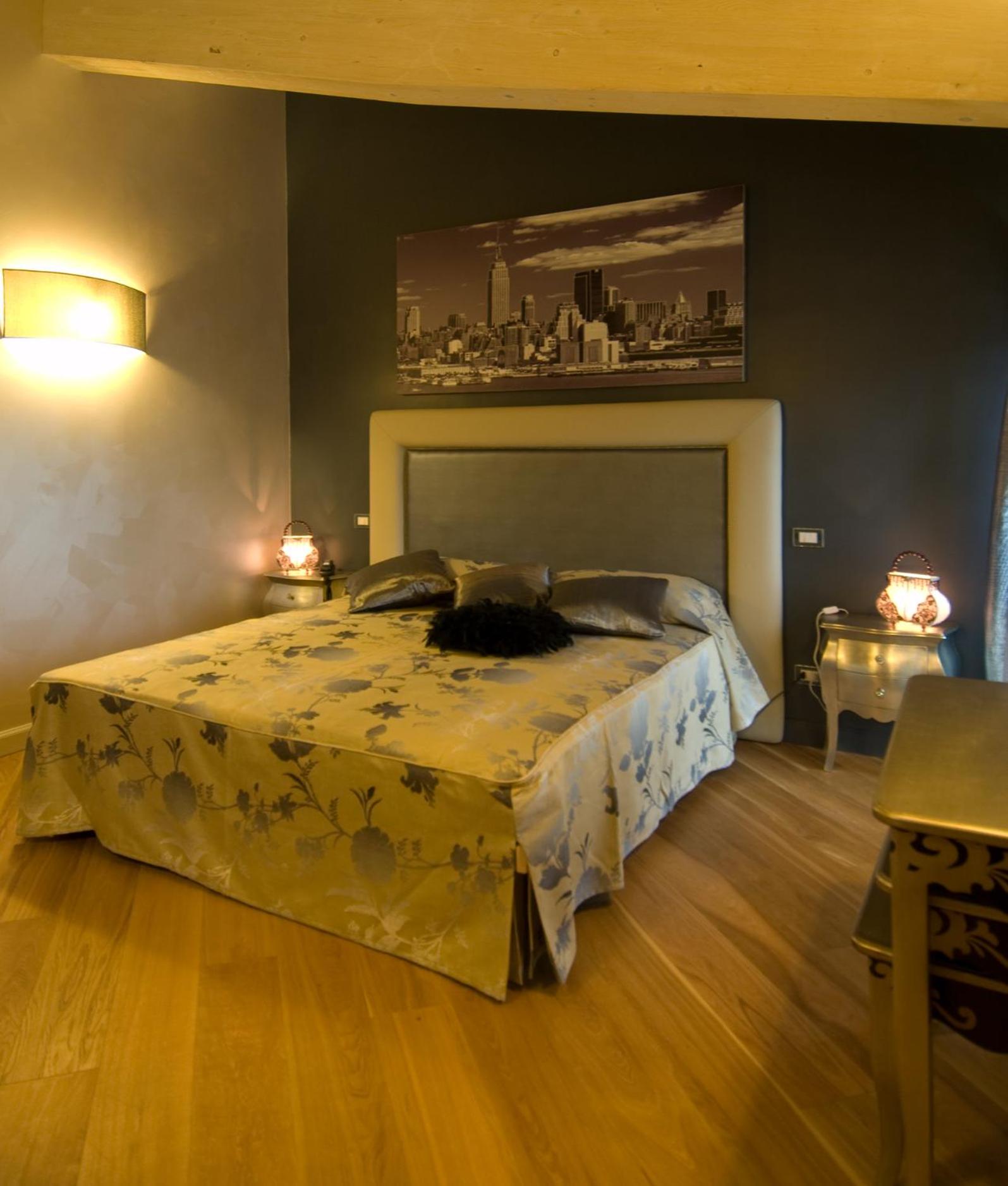 Double or Twin Room - Photo 2