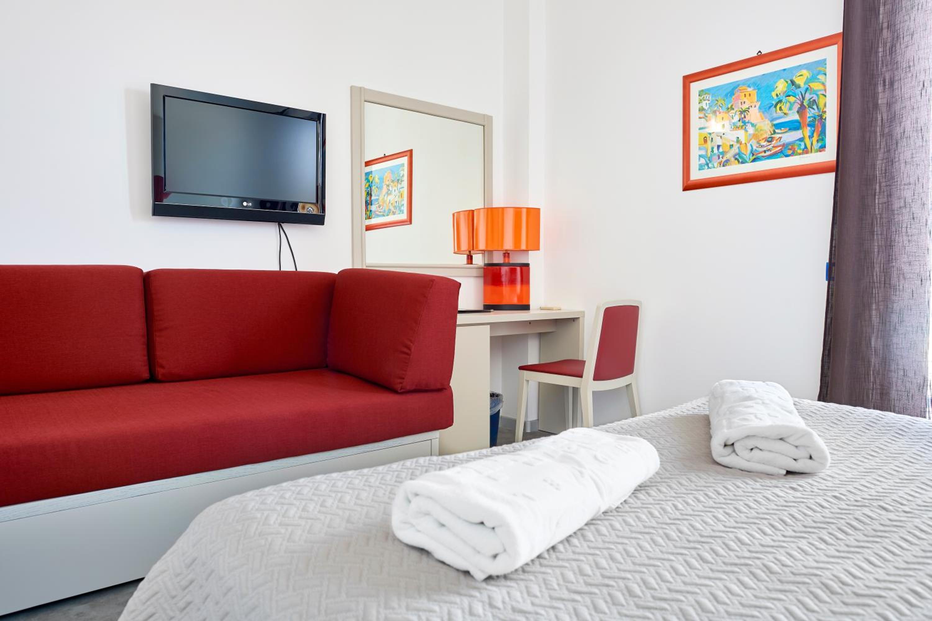 Deluxe Triple Room with Terrace and Sea View