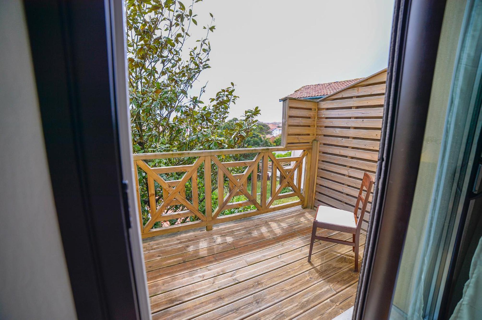 Twin Room with Balcony - Photo 2