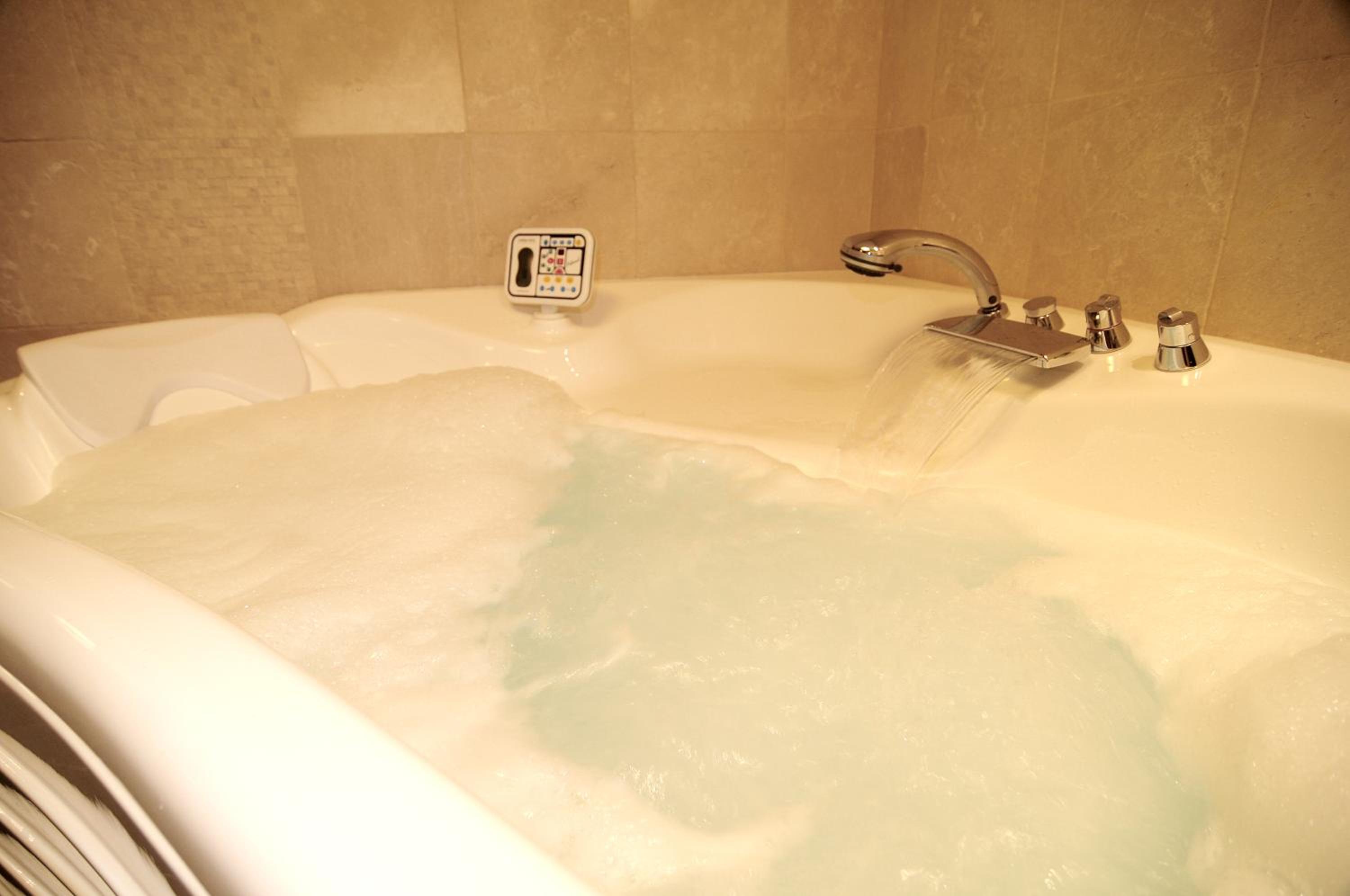 Suite - Photo 7