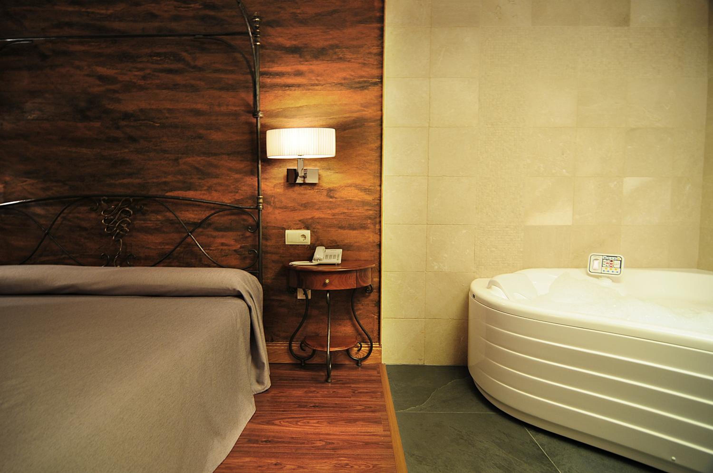 Suite - Photo 3