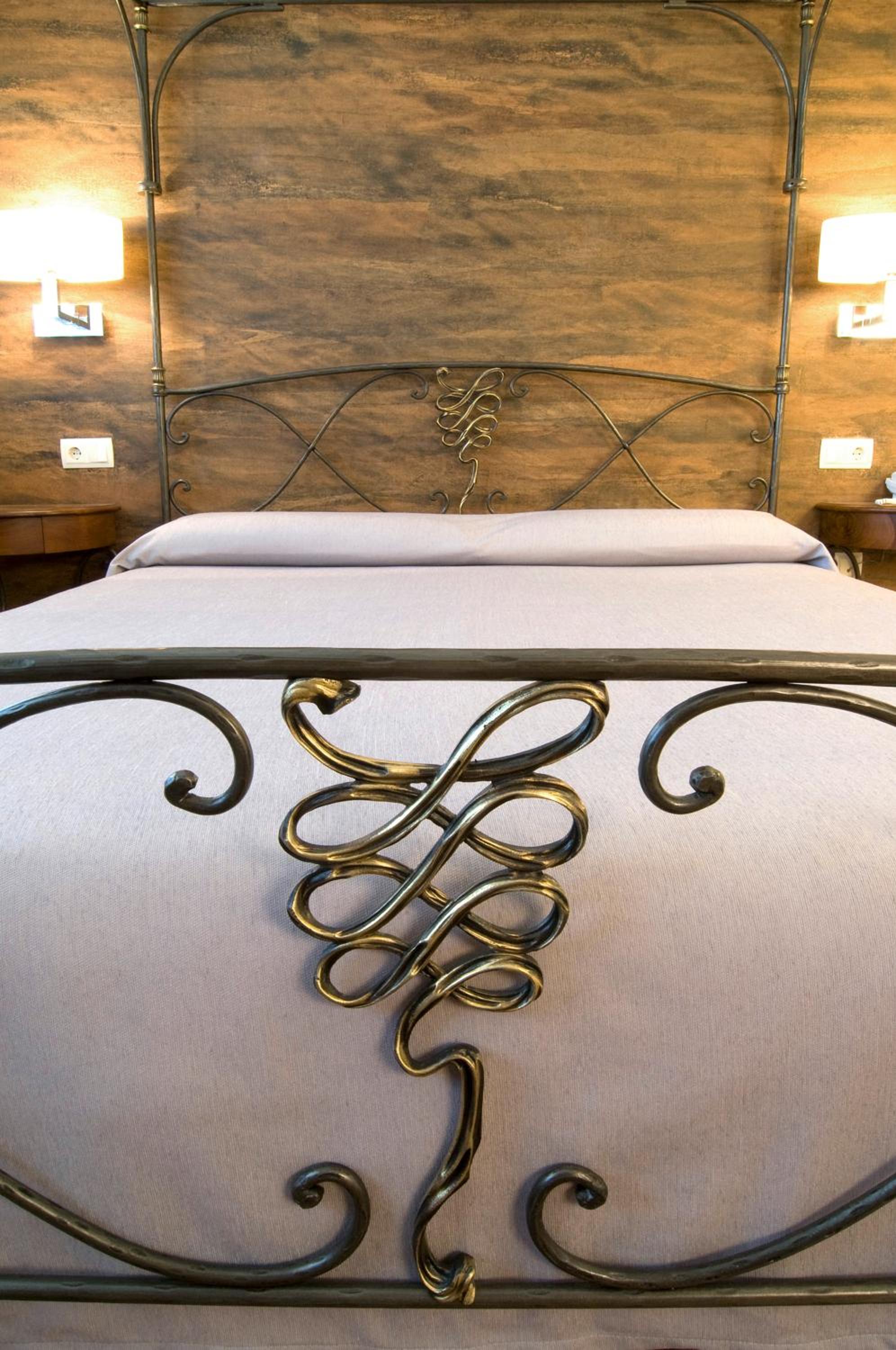 Suite - Photo 1