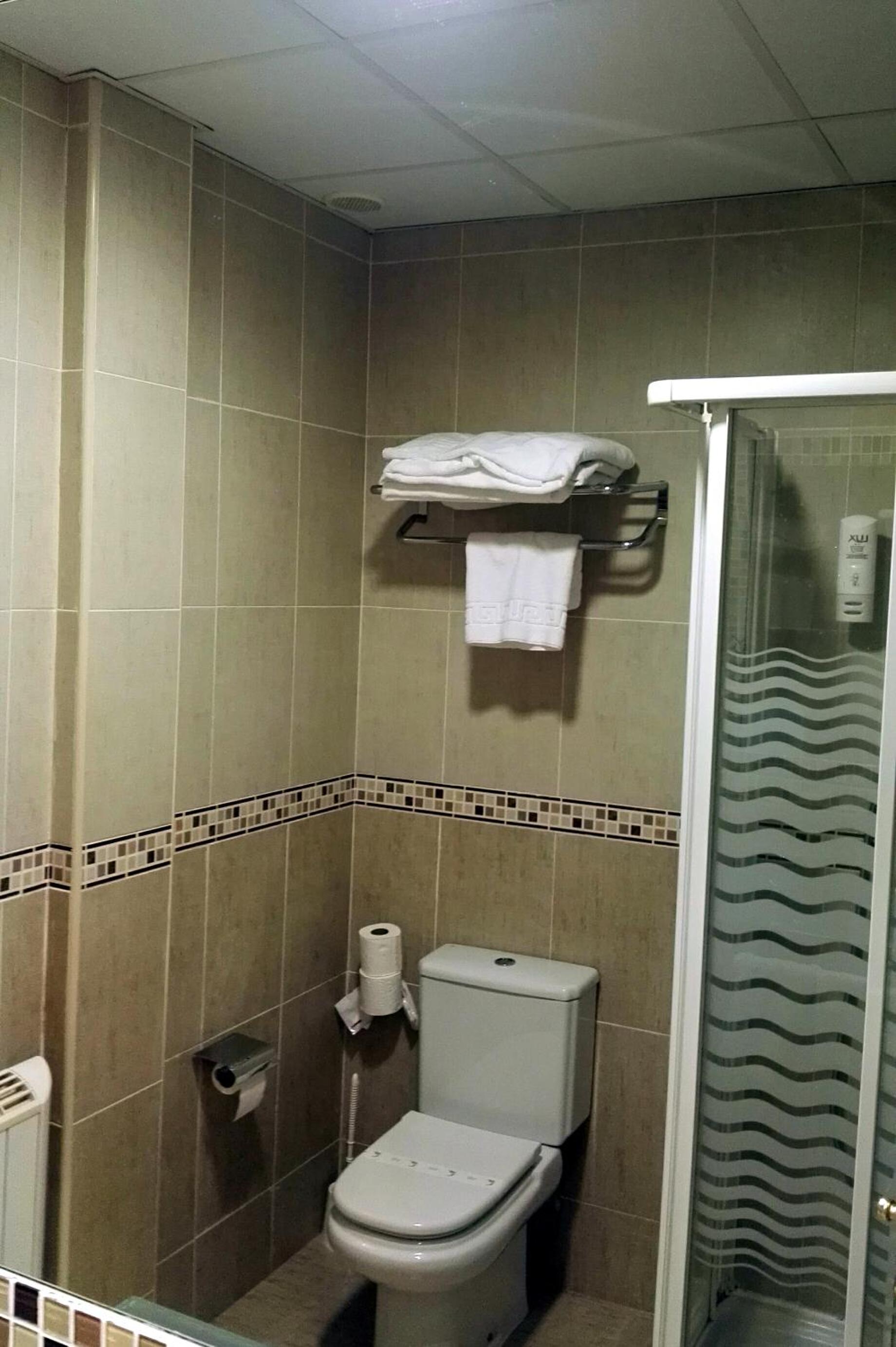 Double or Twin Room - Photo 16