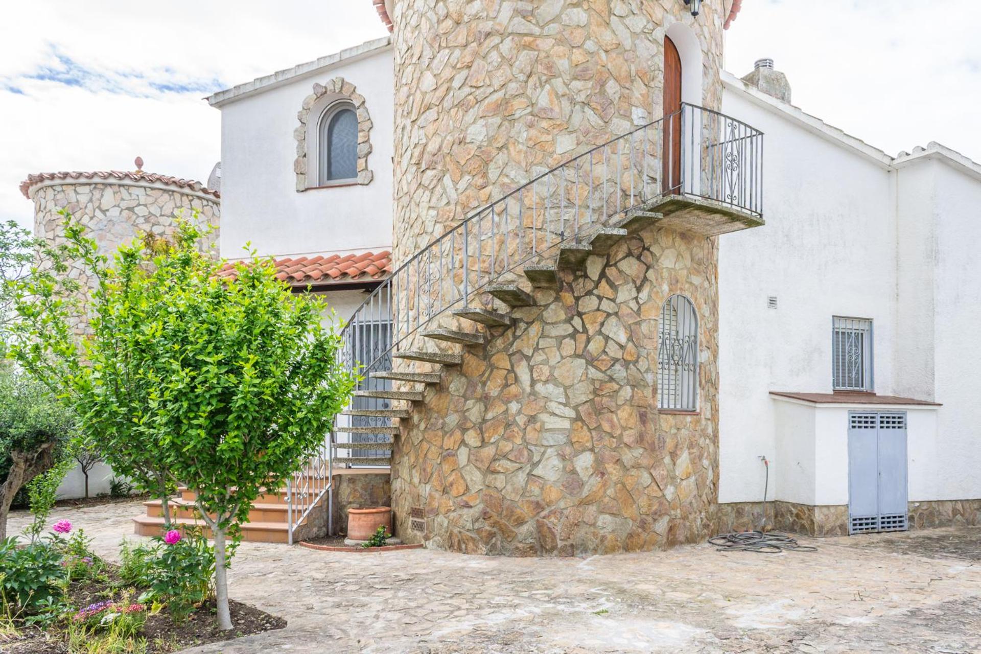 Villa photo 2