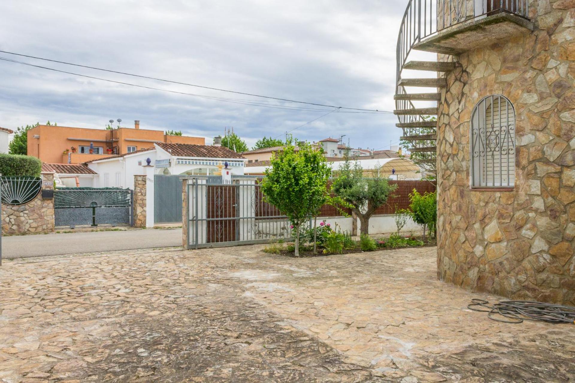 Villa photo 3