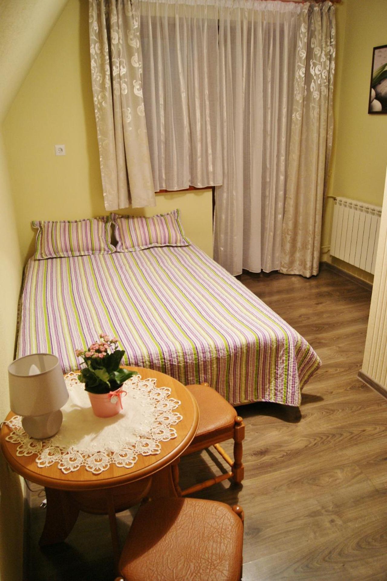 Double Room with Balcony - Photo 6