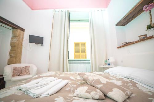 Double or Twin Room with Private Bathroom