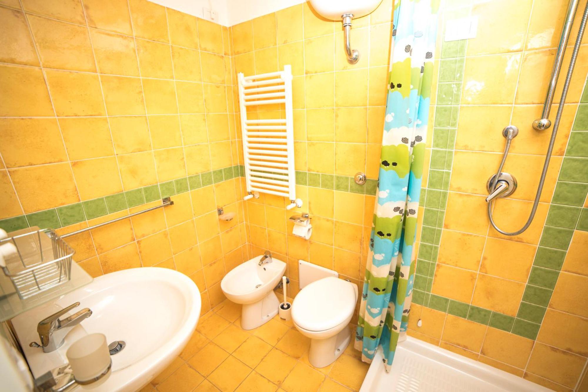 Double or Twin Room with Private Bathroom photo 2