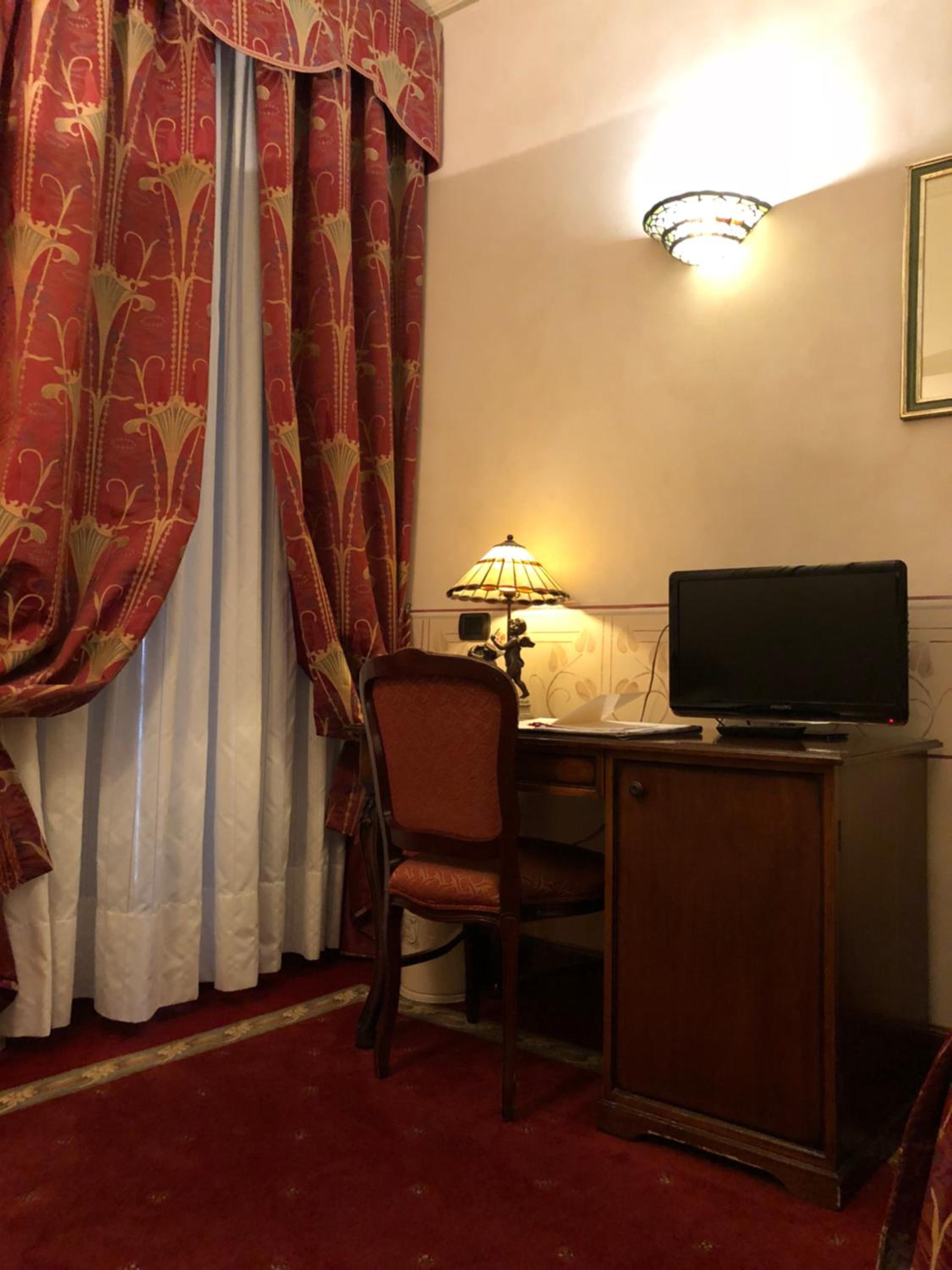 Standard Double or Twin Room - Photo 6