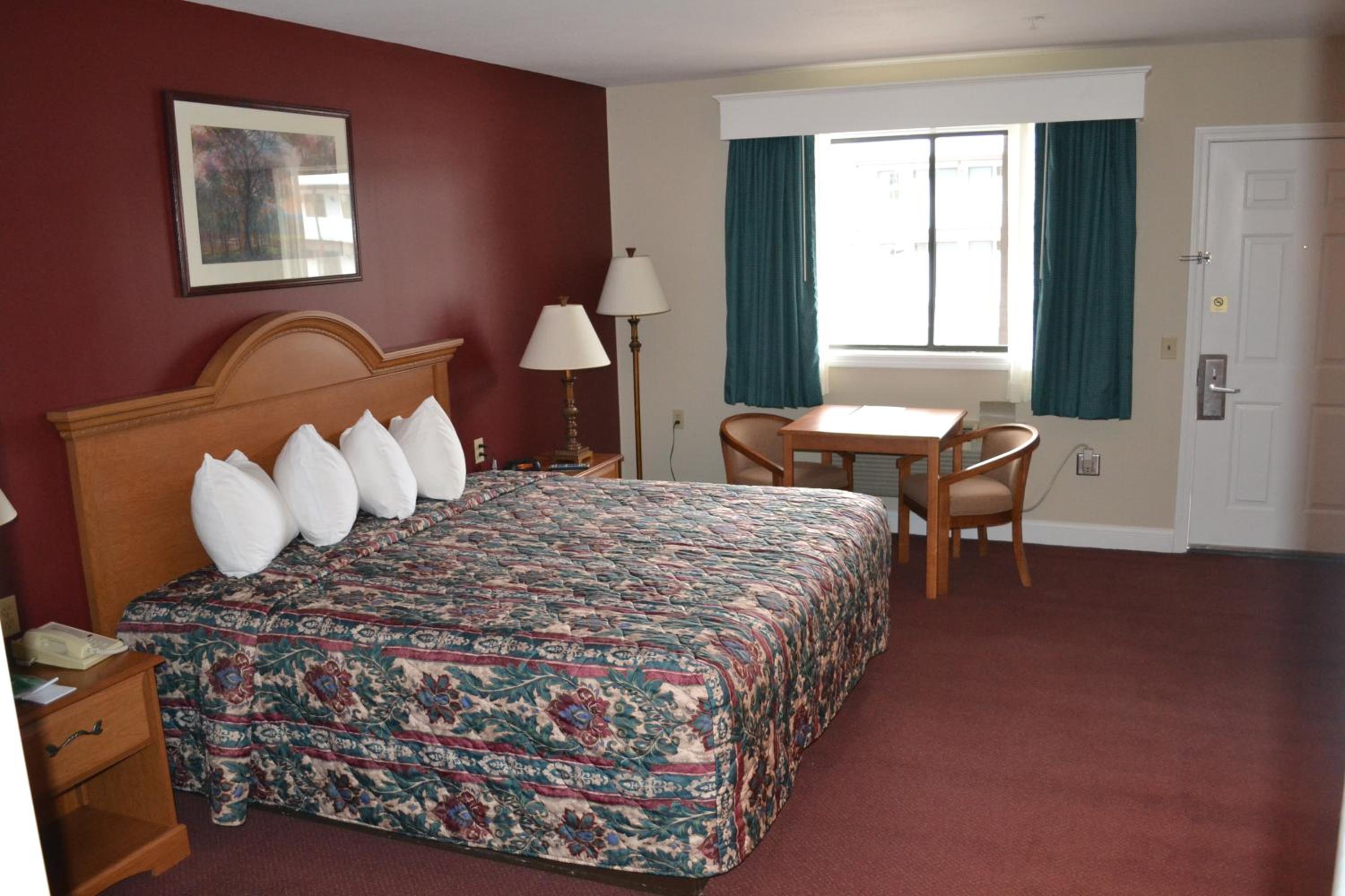 Standard King Room photo 3