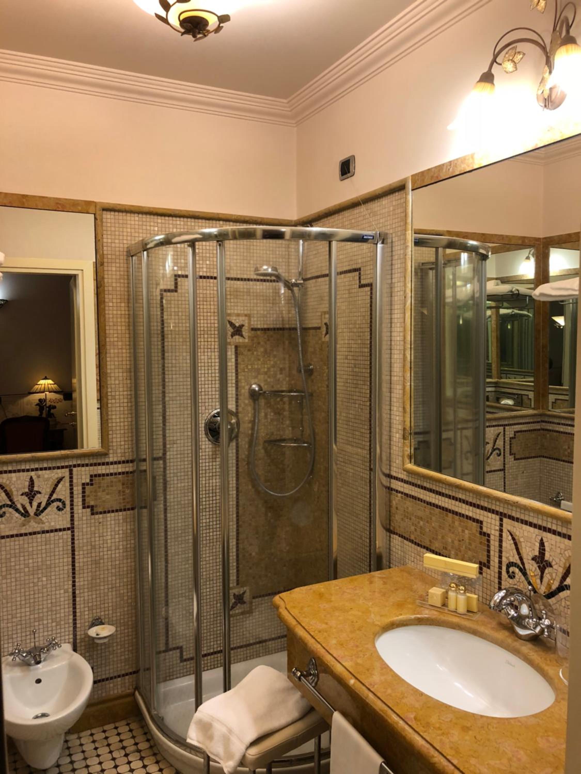 Deluxe Double or Twin Room - Photo 4