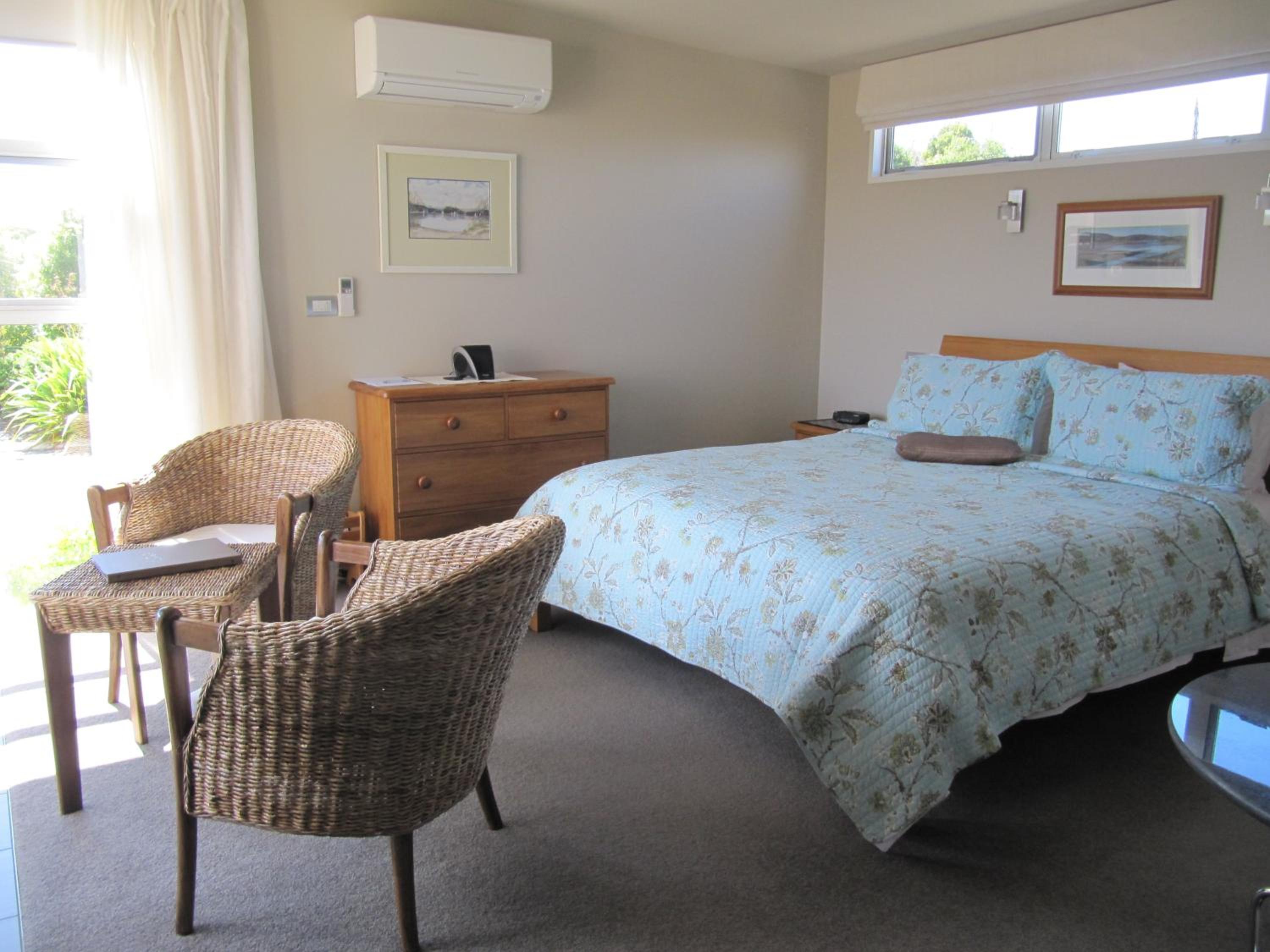 Deluxe King Suite photo 3