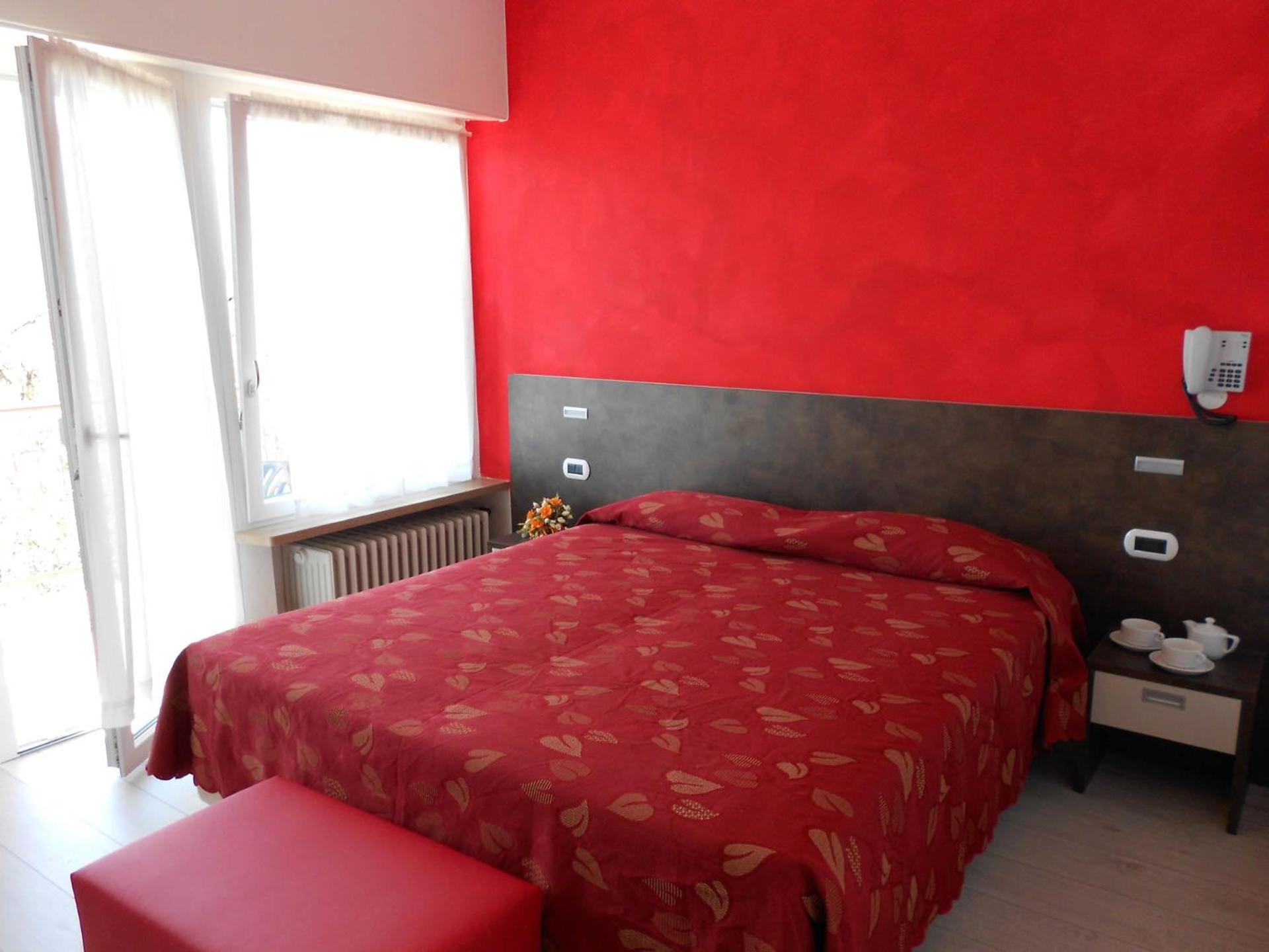 Triple Room with Balcony and Lake View - Photo 10