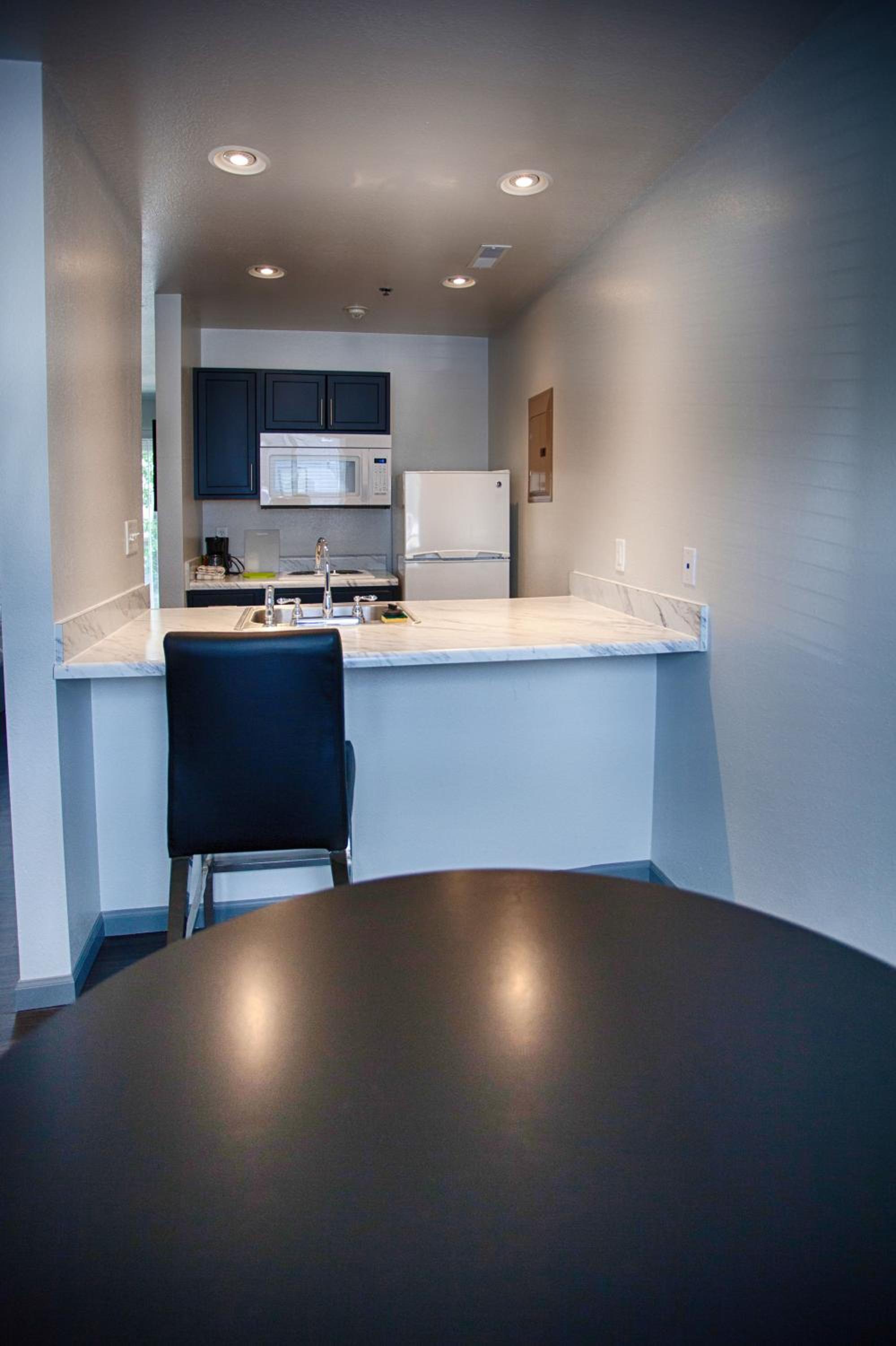 King Suite - Disability Access with Kitchenette photo 3