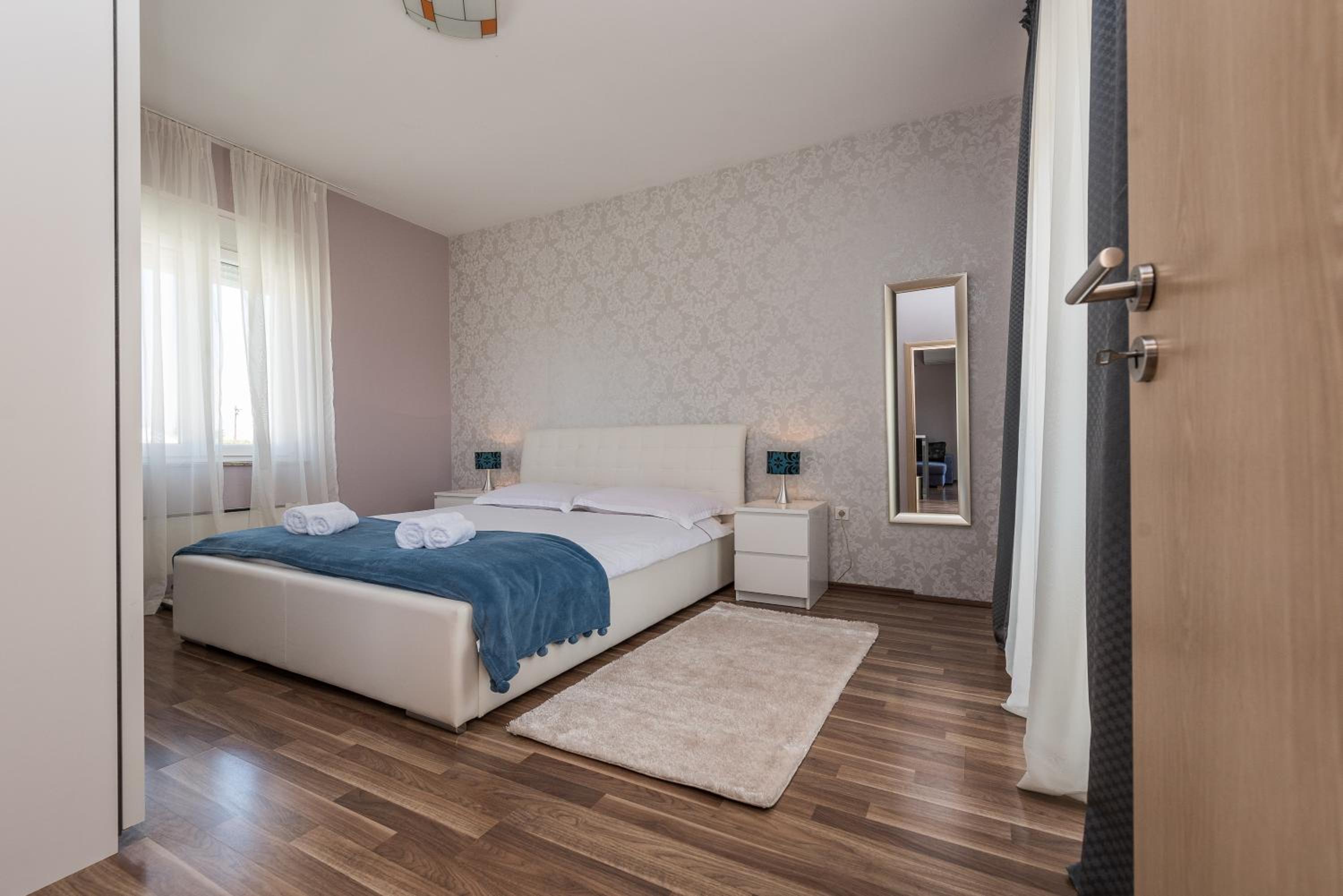 Deluxe One-Bedroom Apartment with Balcony  - Photo 15