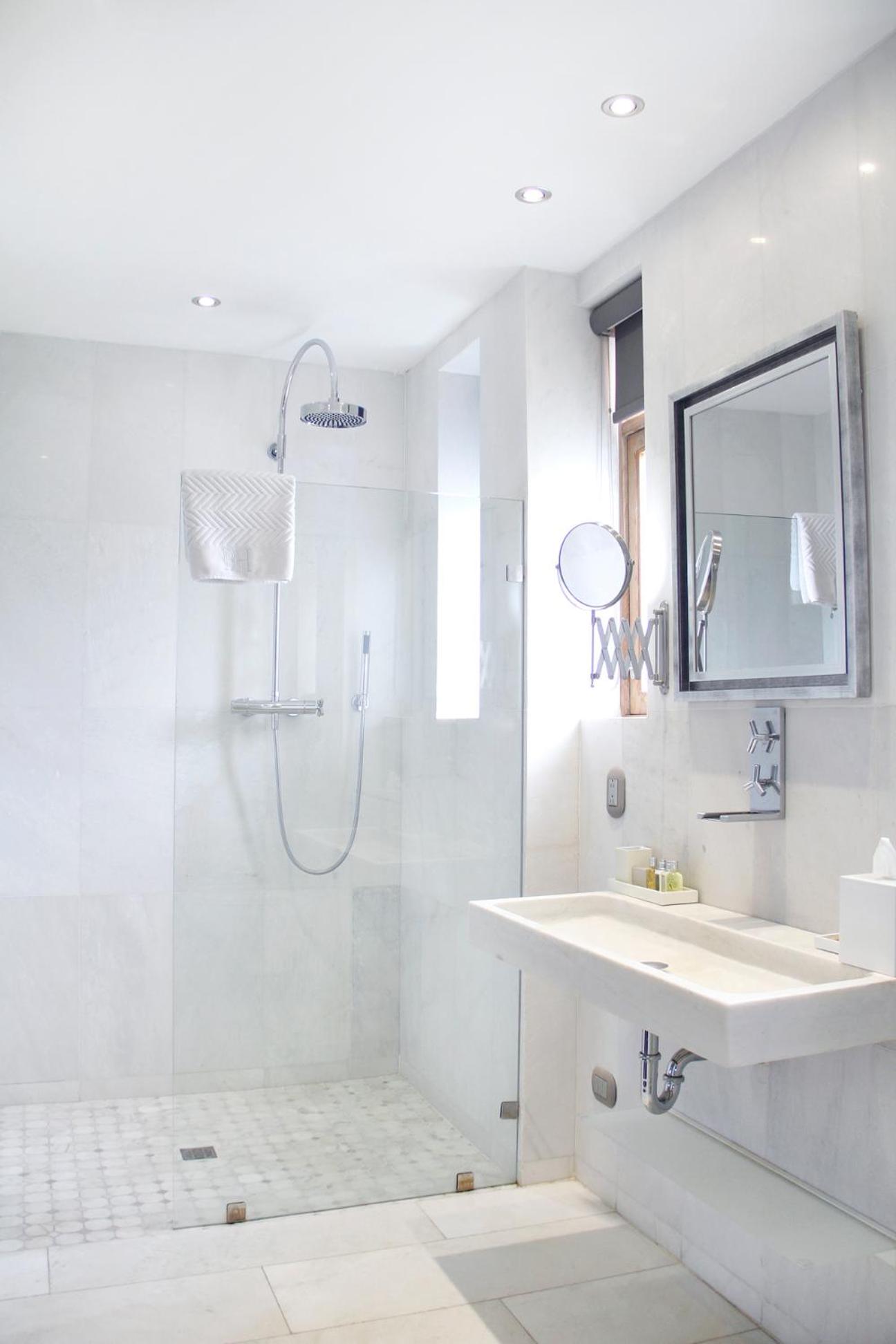 Terrace Executive Suite thumbnail 6