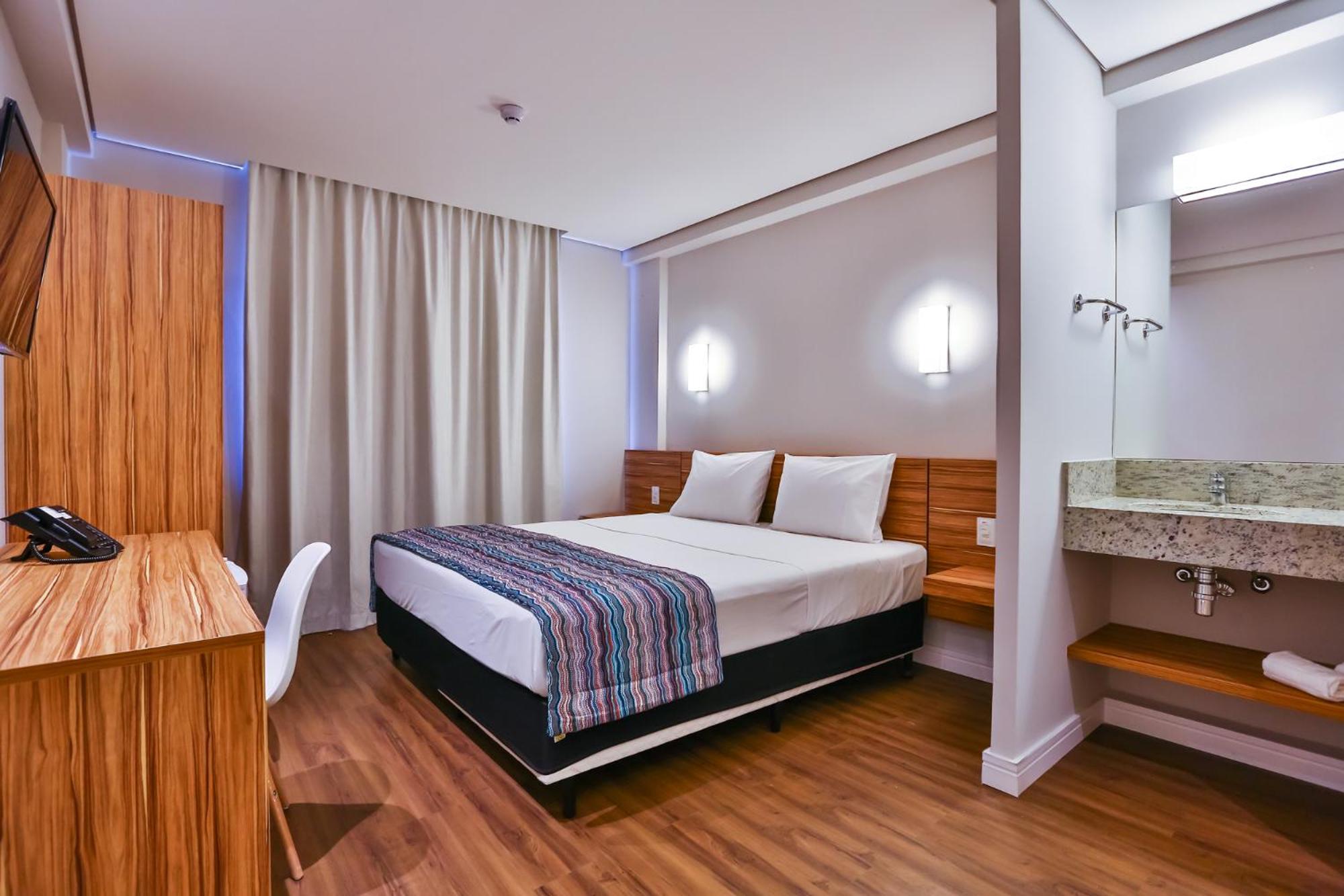 Standard Queen Room