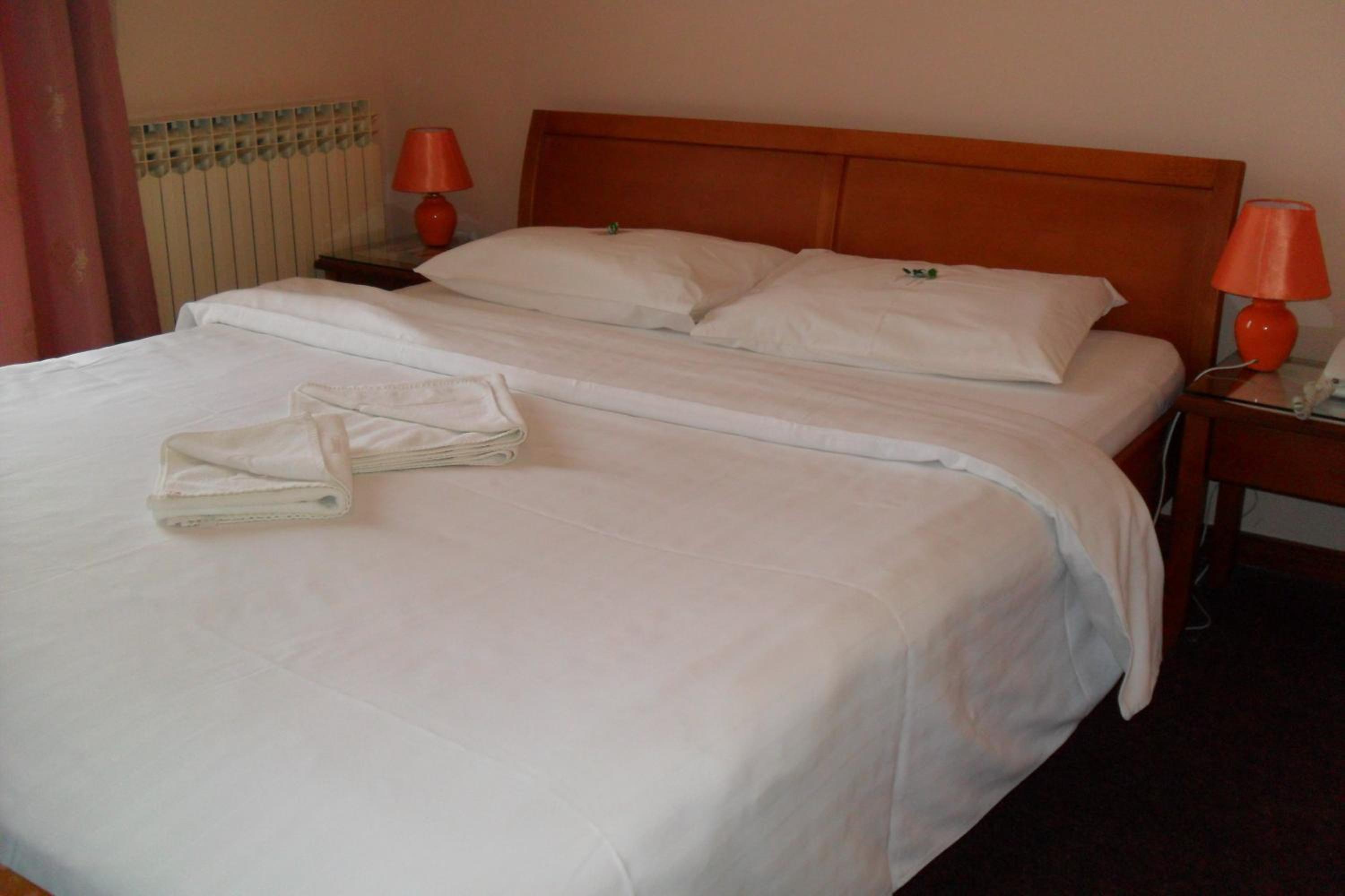 Double Room - Photo 4
