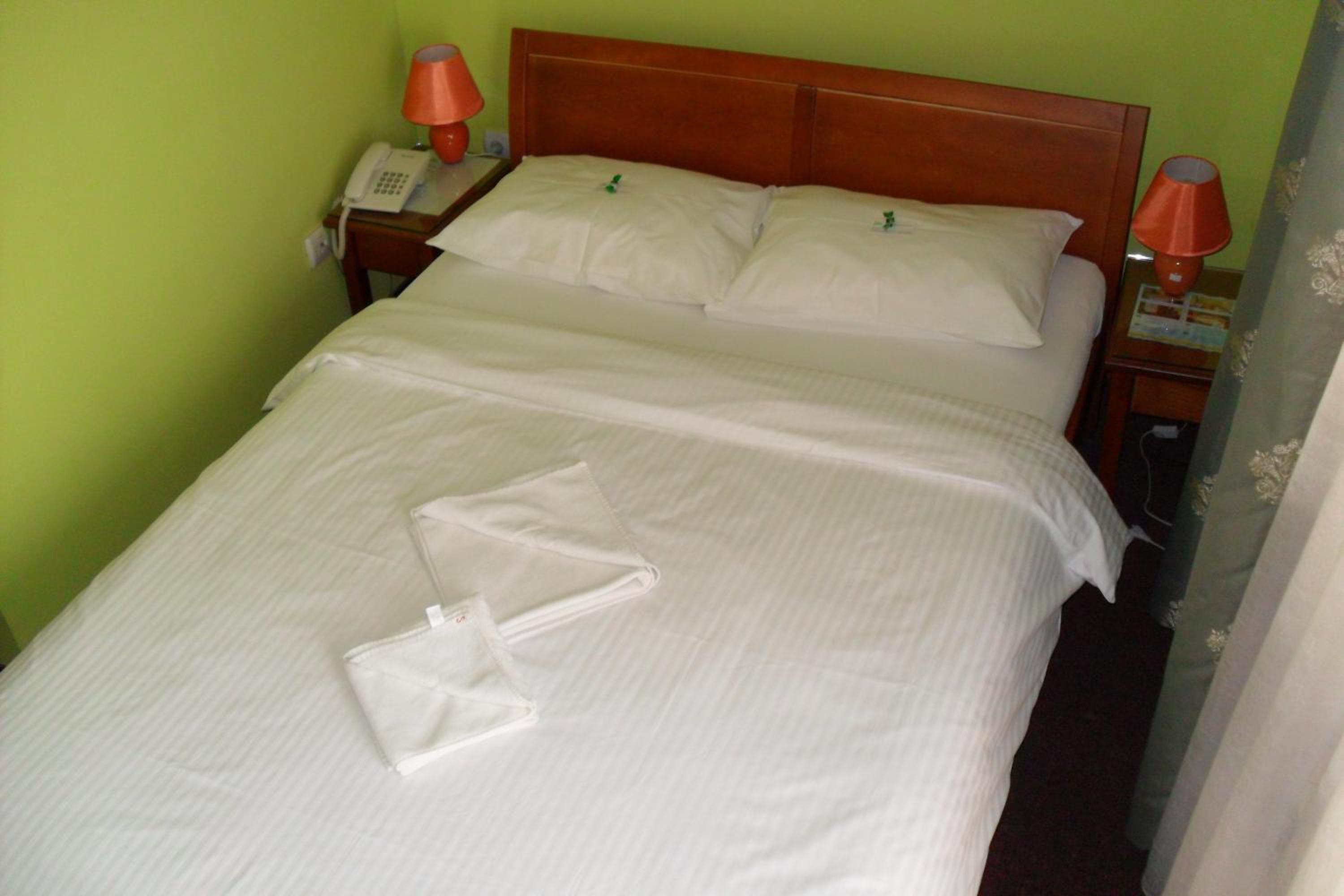 Double Room - Photo 2