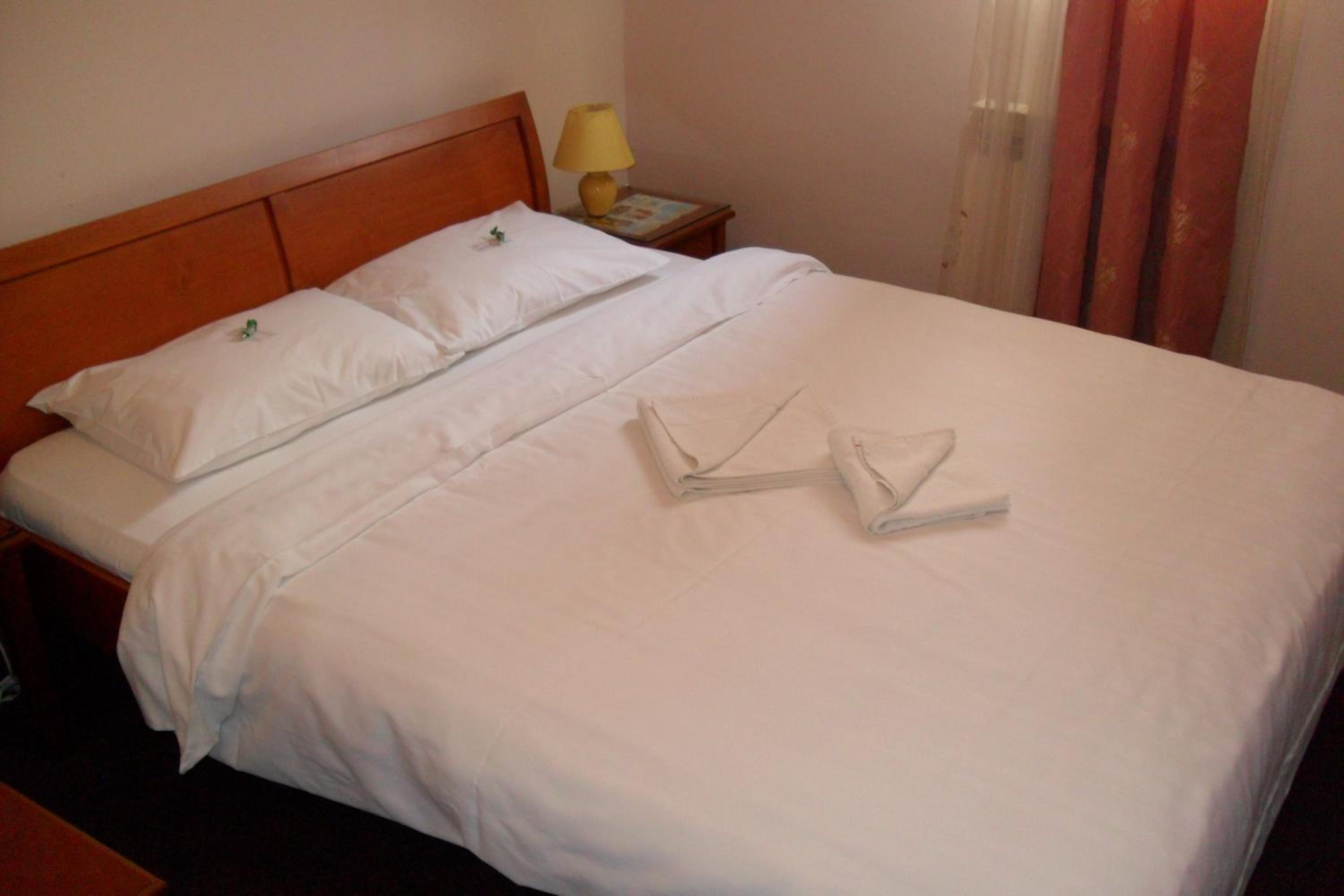 Double Room - Photo 8