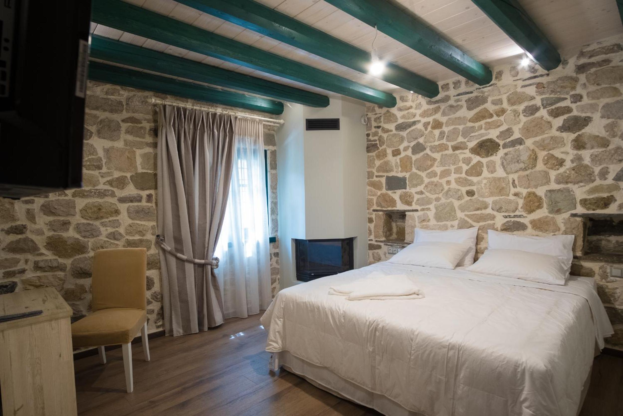 Deluxe Double or Twin Room with Terrace and Spa Bath - Photo 3