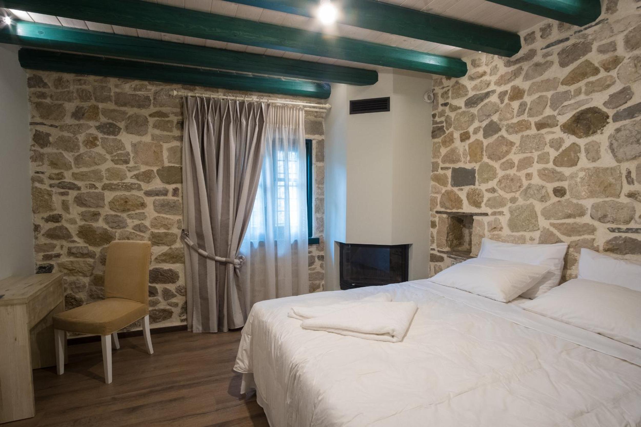 Deluxe Double or Twin Room with Terrace and Spa Bath - Photo 1