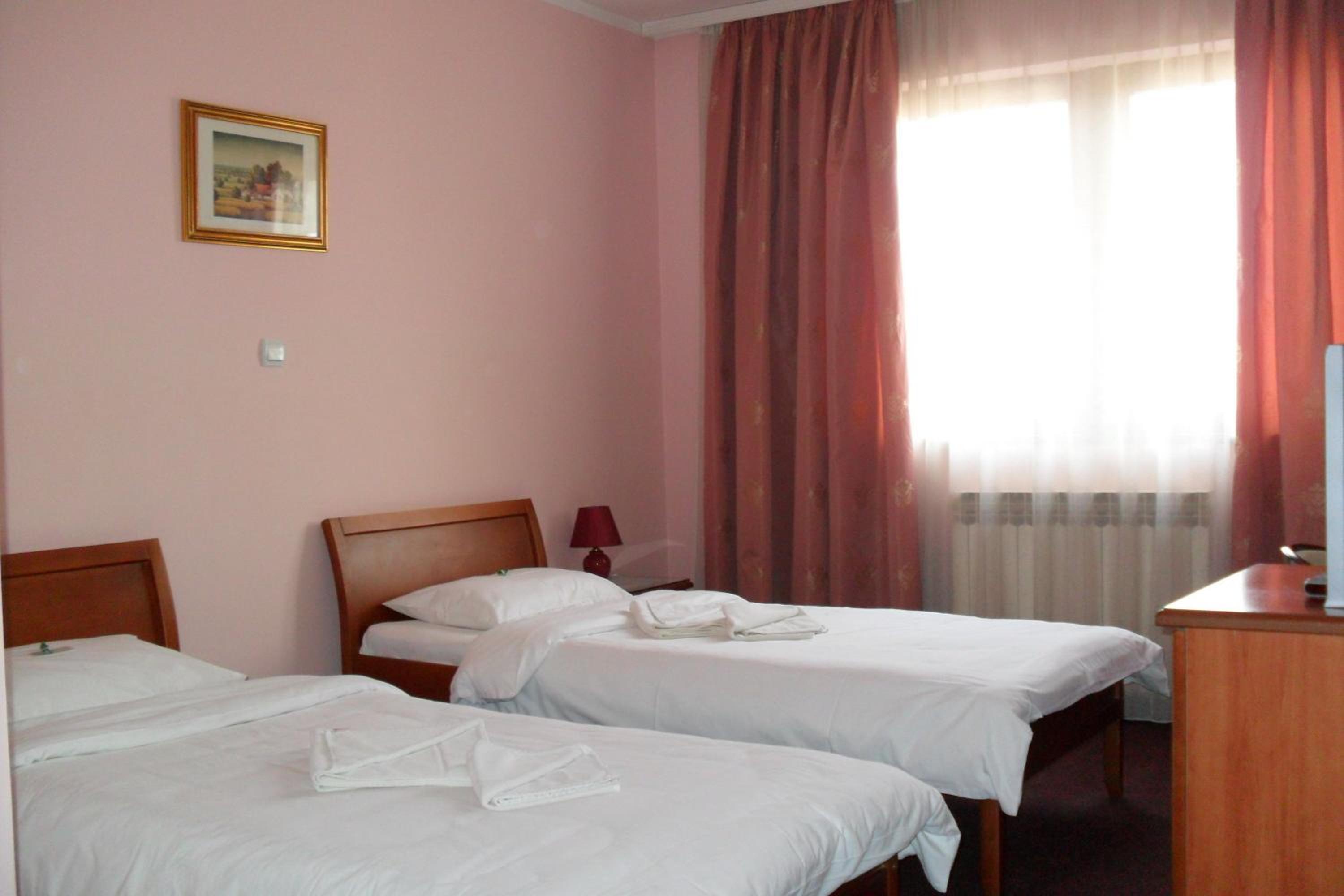 Twin Room - Photo 6