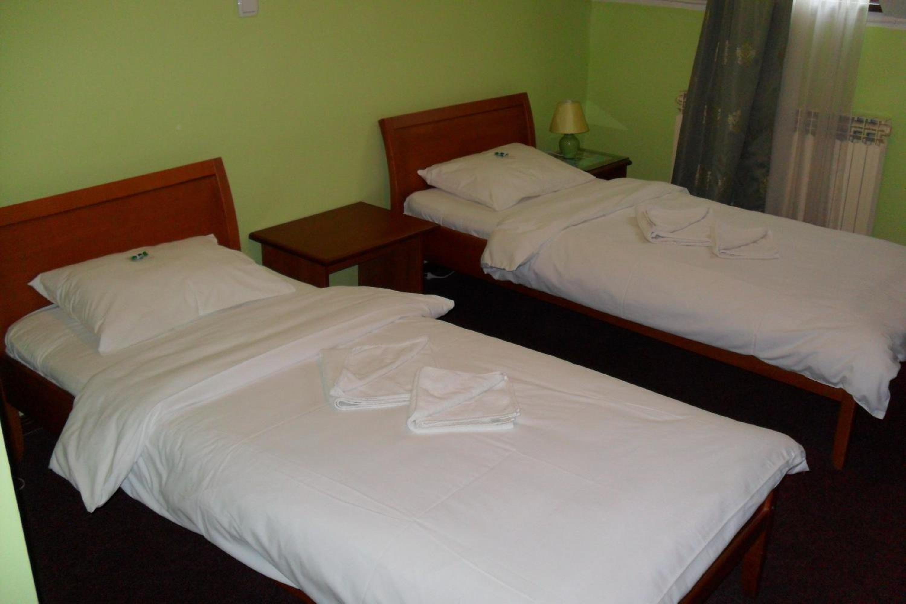 Twin Room - Photo 9