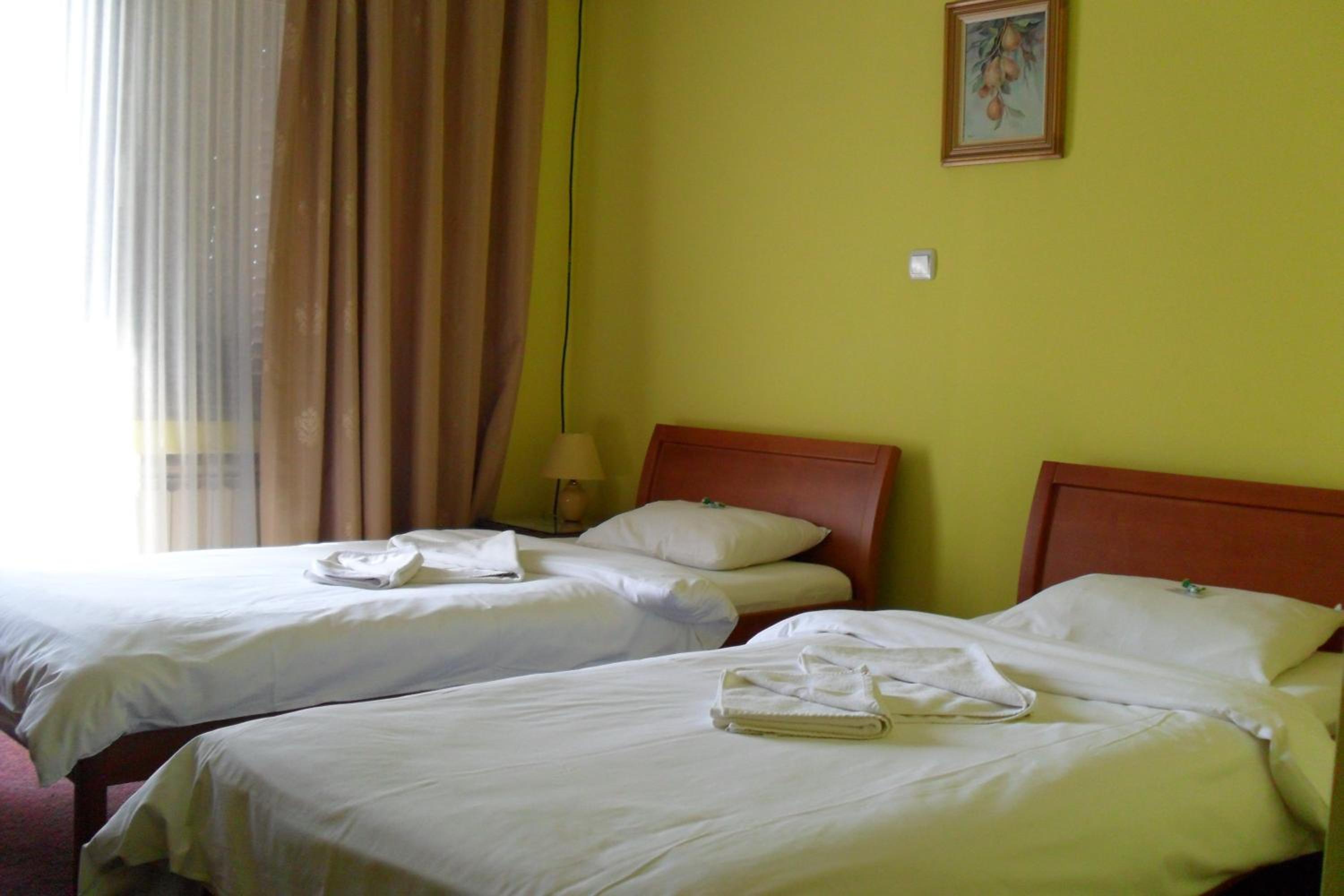 Twin Room - Photo 4