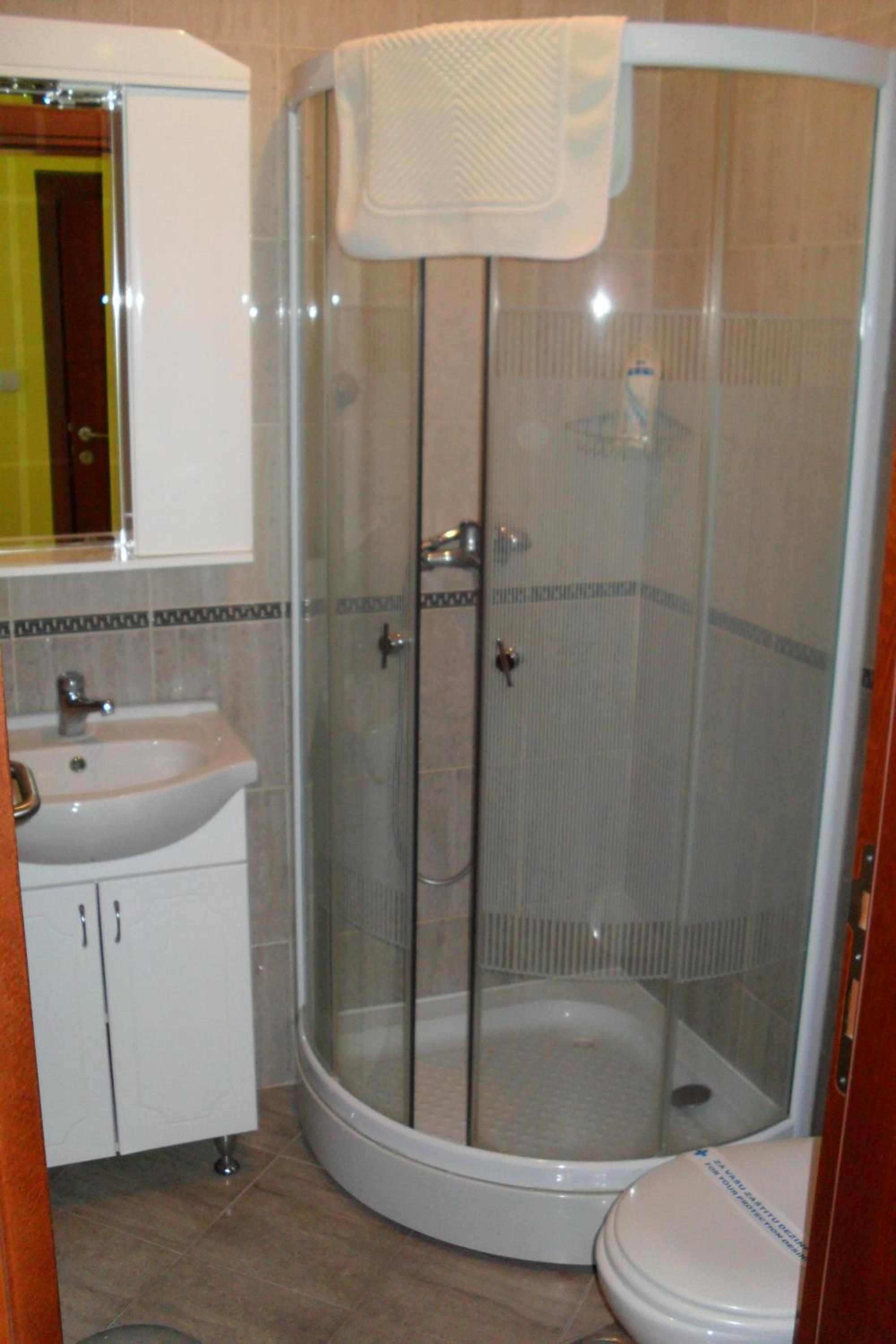 Twin Room - Photo 11