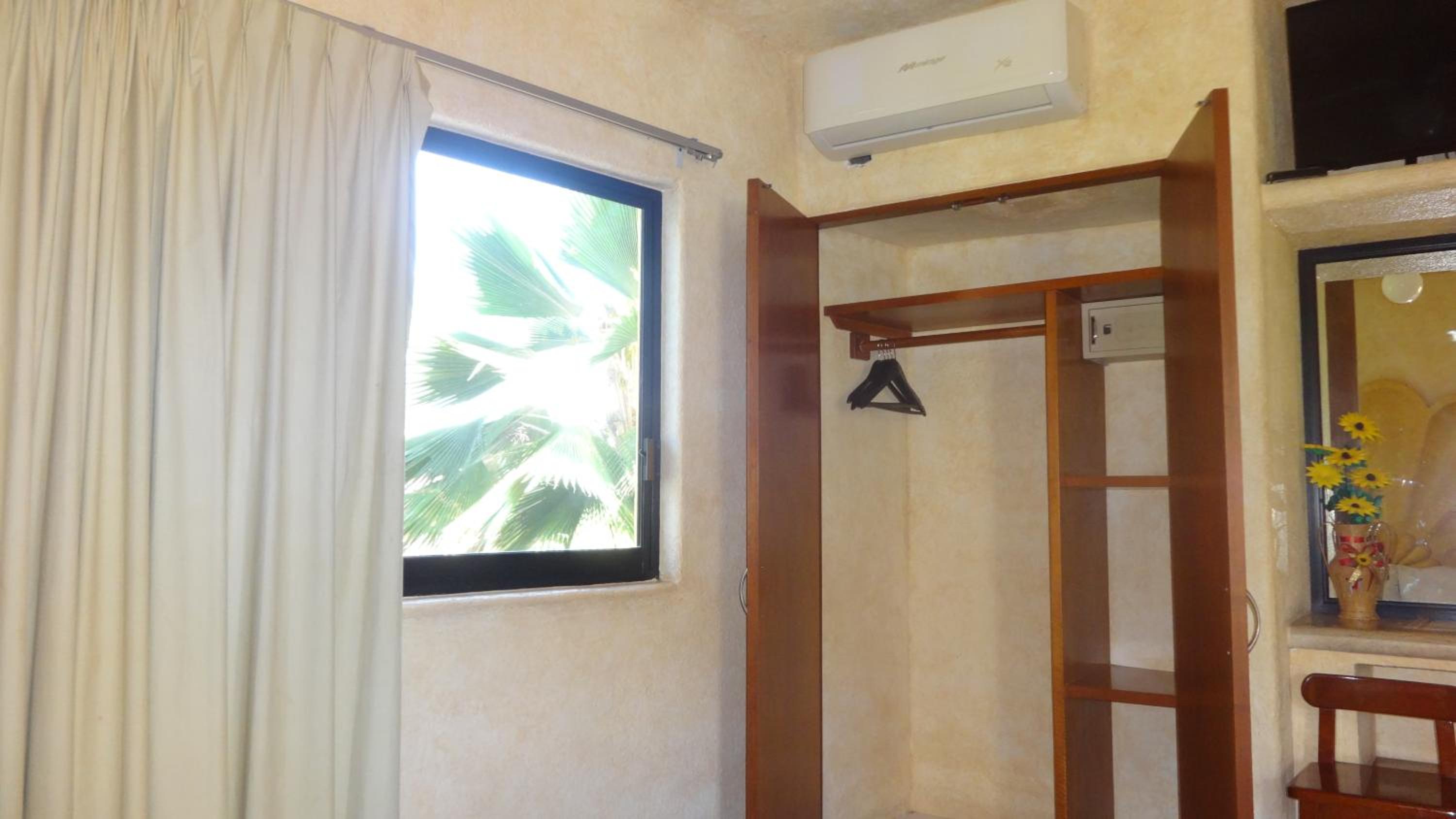 Double Room with Two Double Beds - Photo 7