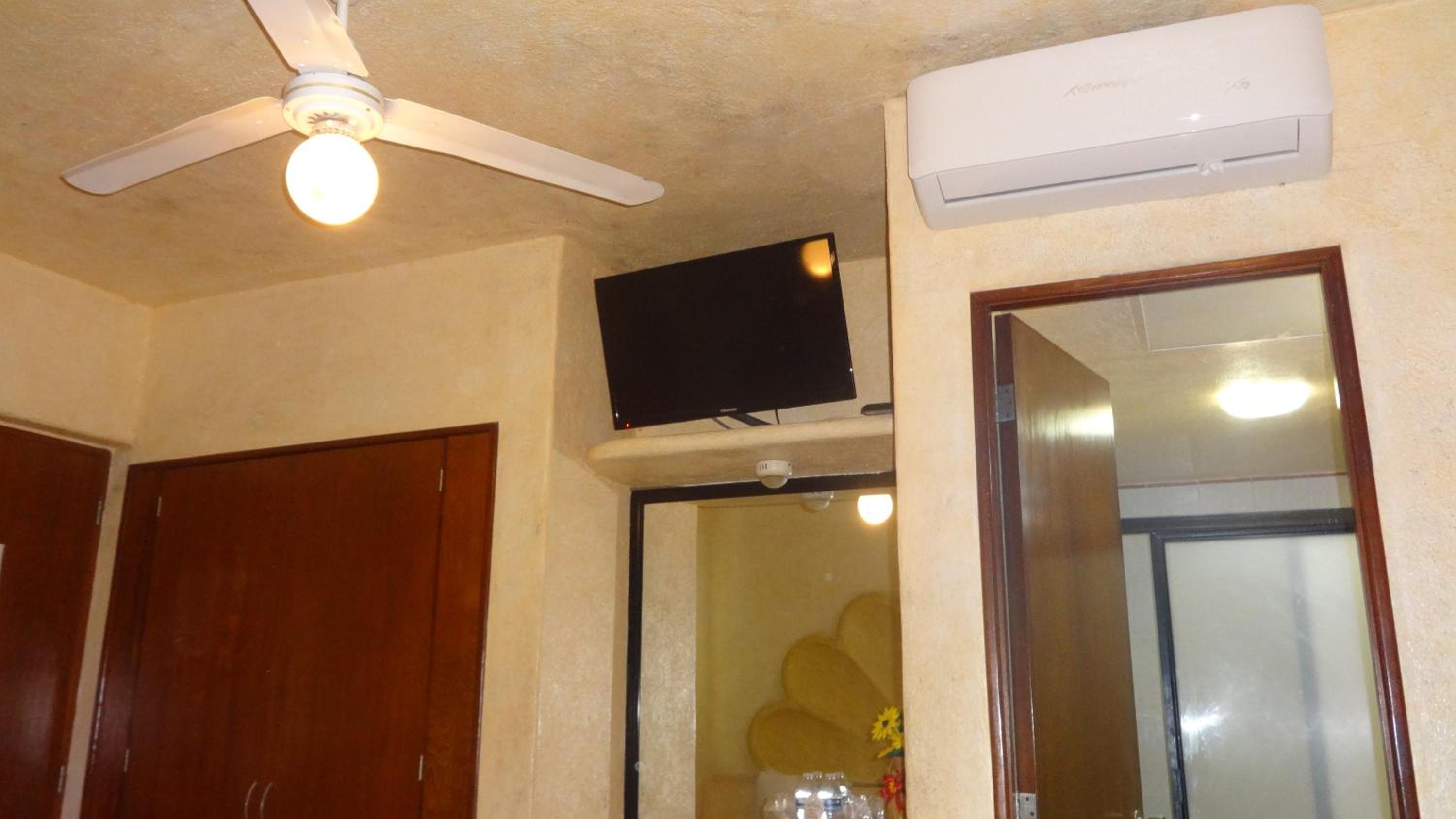 Double Room with Two Double Beds - Photo 2