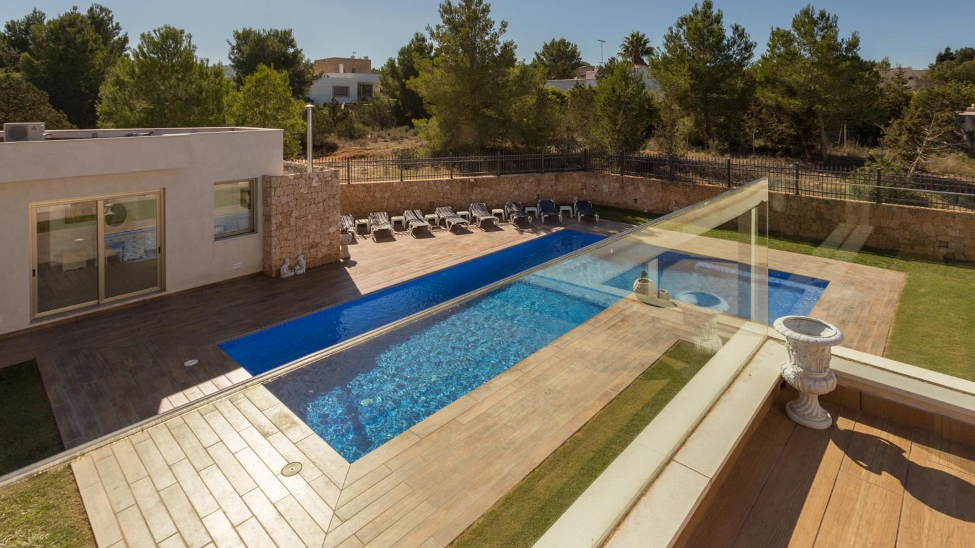 Villa with Private Pool photo 3