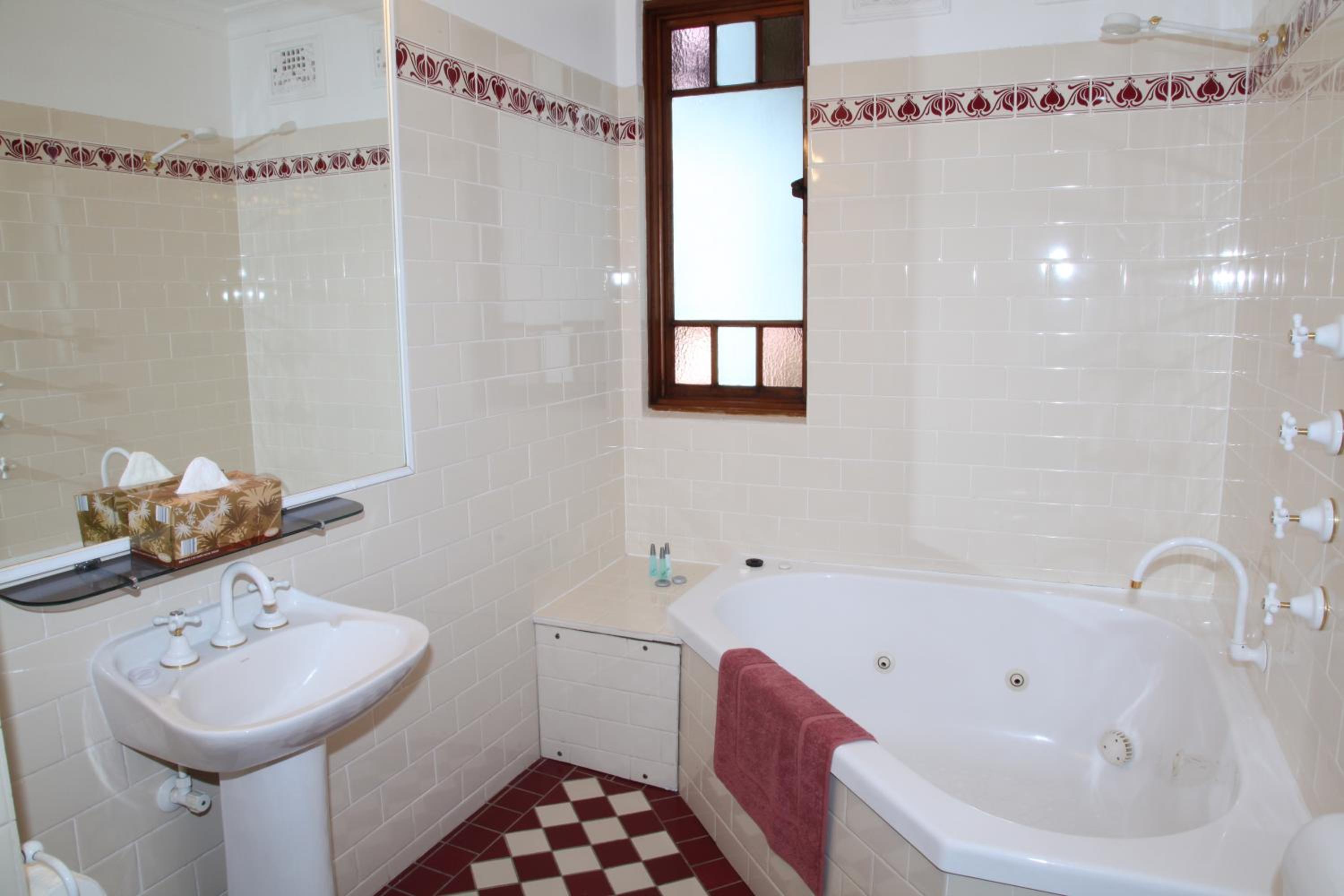 Two-Bedroom Suite with Spa Bath photo 2