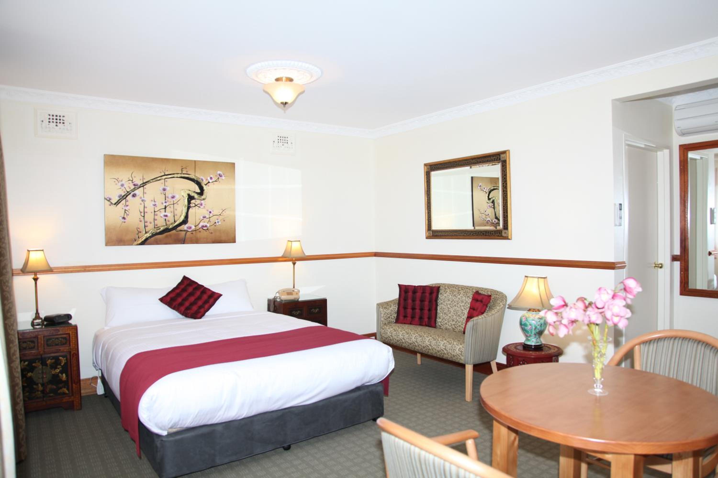 Two-Bedroom Suite with Spa Bath photo 3
