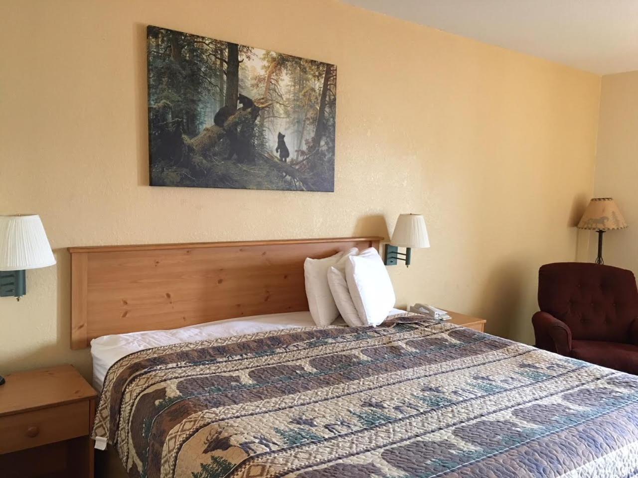 King Room - Non-Smoking - Photo 1