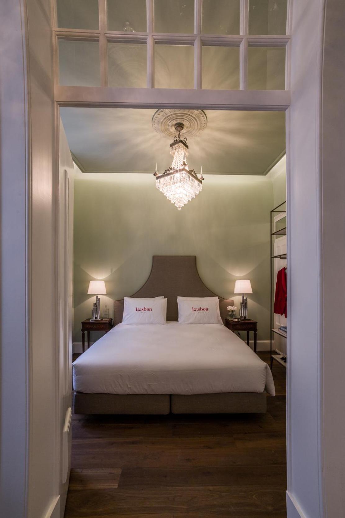 Deluxe One-Bedroom Apartment