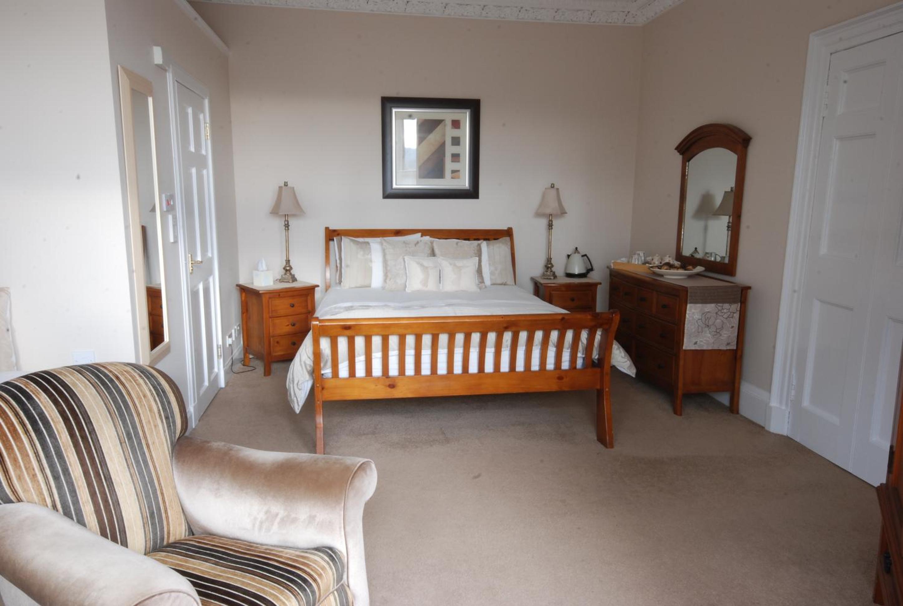 Family Room (2 Adults + 1 Child) - Photo 9